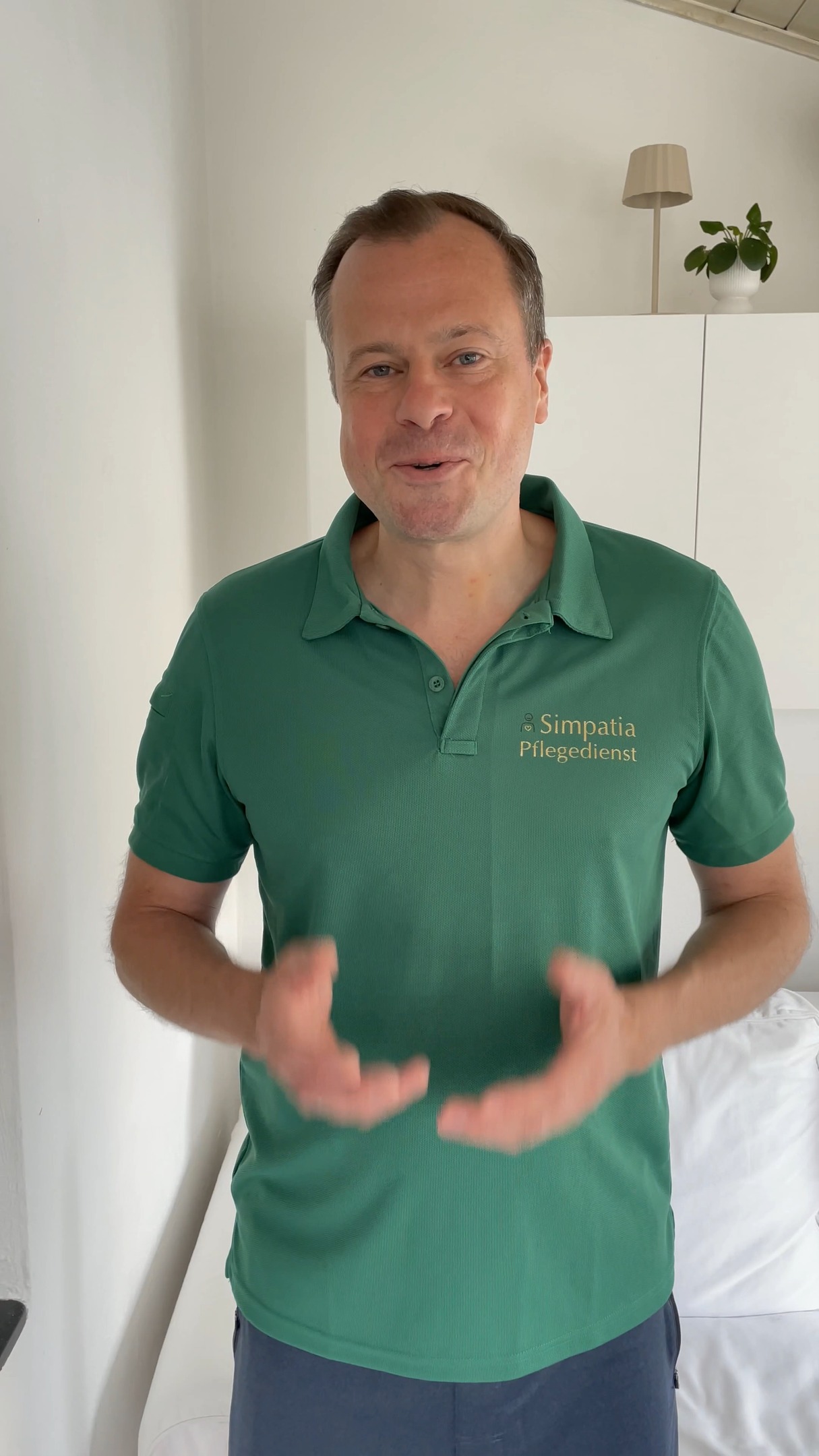 Es wird regelmäßige Teamevents bei uns geben!
Gemeinsame Grillfeiern, Bowling- oder Kegelabende, ein leckerer Brunch oder Restaurantbesuche?
Eine gute Zeit miteinander wird bei uns Großgeschrieben.
Bei uns erfährst du Stärkung von Zusammenhalt und Vertrauen.
Bewirb Dich jetzt und sei bei unserer Neugründung dabei!