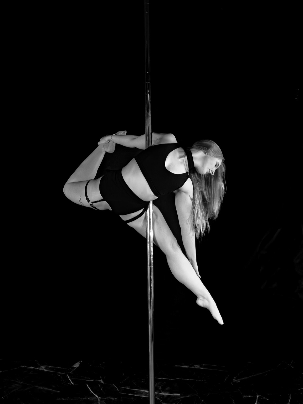 Du möchtest auch an einem Shooting teilnehmen - lass es uns wissen, wir melden uns bei dir 💚
Du hast noch keine Erfahrungen mit Poledance Shootings möchtest jedoch trotzdem gerne schöne Fotos von dir an der Stange haben? - sehr gut, lass es uns wissen dann machen wir eine Kursstunde für den finalen Touch
