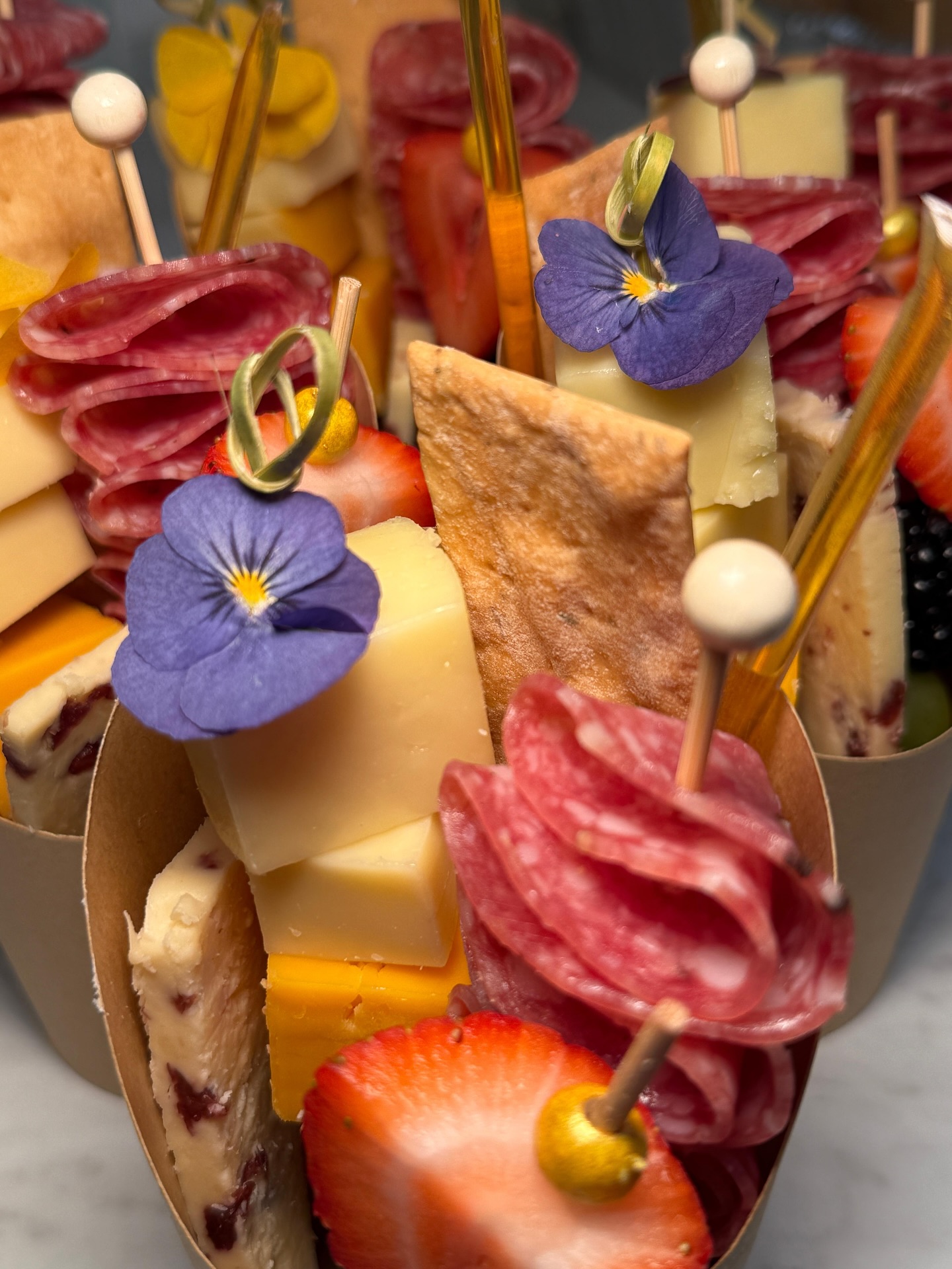 ingredients for the perfect charcuterie cup. Will you add something else?
#charcuterieboardmiami #charcuterie #charcuteriemiami #cheeseboardmiami