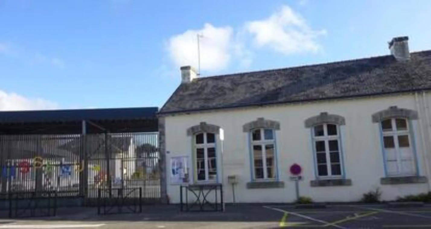 L'école respire à Inguiniel !
Une belle séance de respiration le 26 juin avec l'ensemble du corps enseignant de l'école Nicole Rousseau à Inguiniel. 2 heures de pratique respiratoire pour apprendre à contrôler son souffle, apaiser les tensions et lâcher prise avec le mental. Un grand merci à la direction de l'école qui a permis de réaliser ce moment de ressourcement en dehors des heures de cours et bravo à toutes les participantes pour leur implication 🙏🏻
Éric Ruff
#respiration
#coach-respiration
#inspiration
#ecole
#gestiondustress
#bienêtre