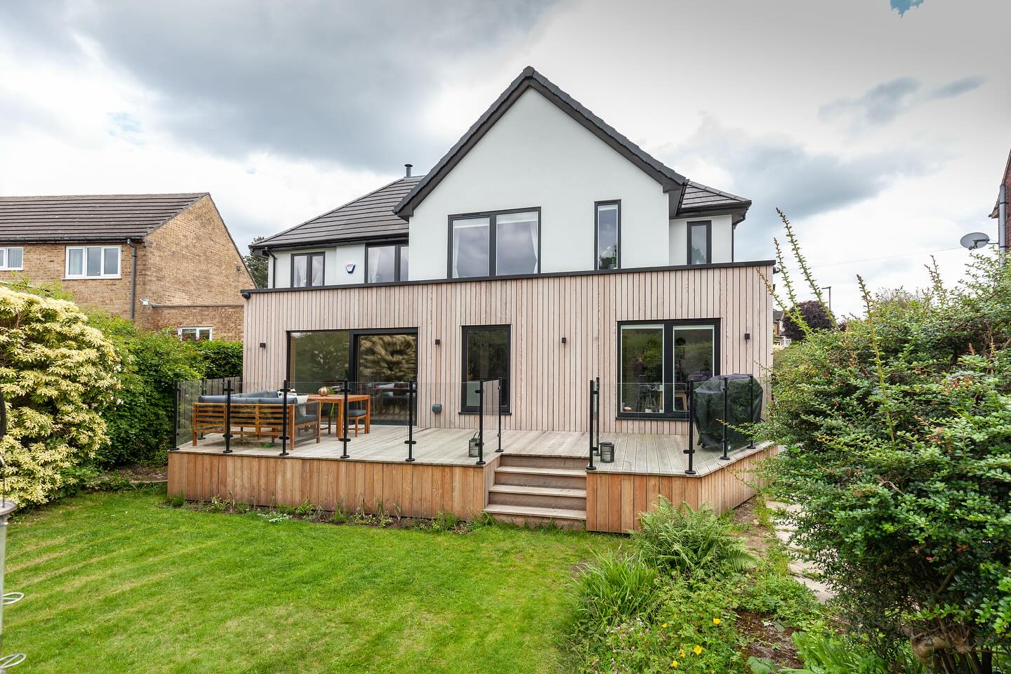 Aluclad windows offer you the low maintenance of an aluminium window, combined with the thermal benefits of a timber window. Offering much lower U values, Aluclad windows can even sometimes be cheaper than an aluminium window and offer things such as dual colour free of charge. To understand more how an Aluclad window works drop a message to our team