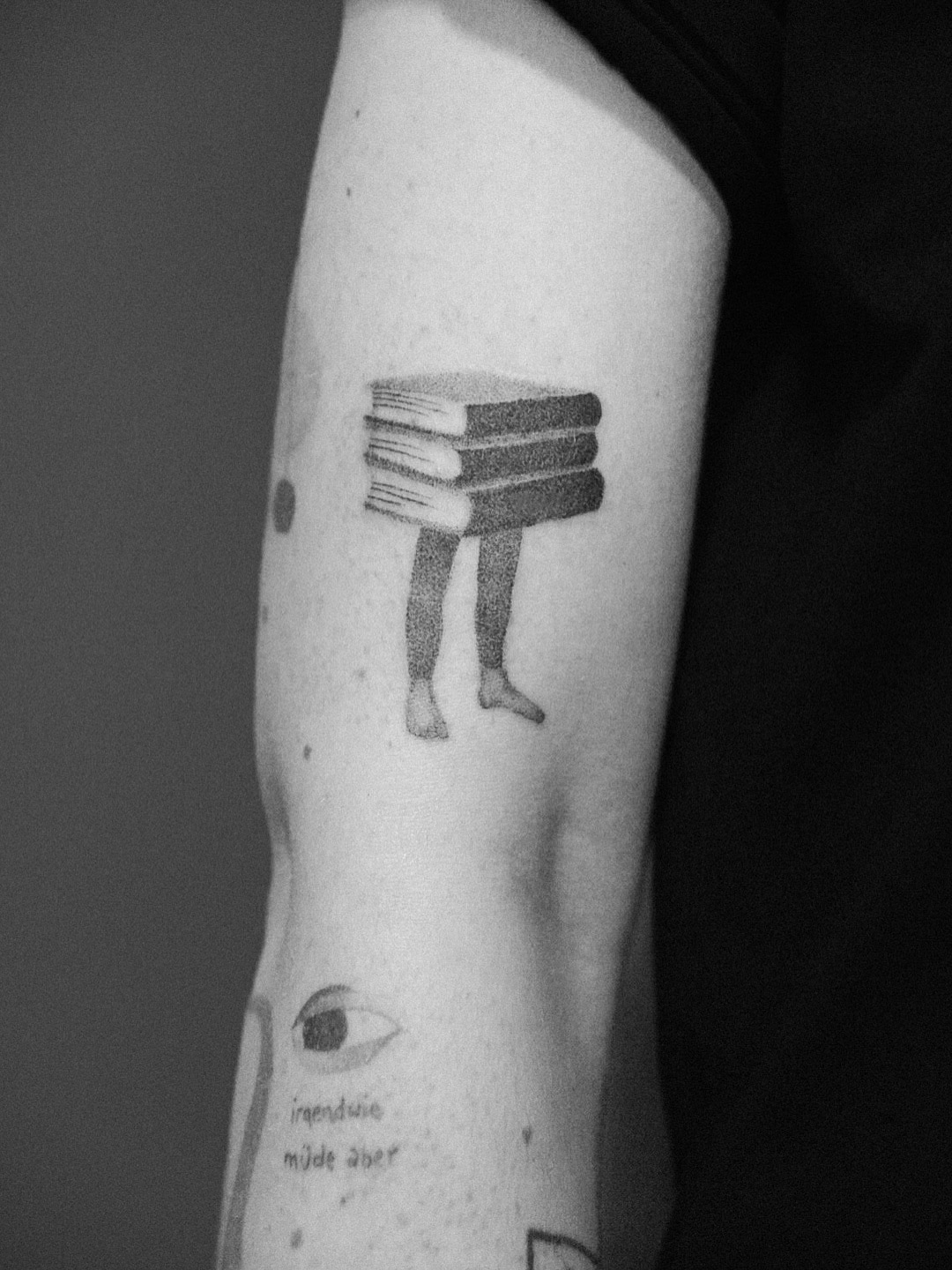 bücherturm/bücherwurm
merci lina!
#booktattoo
#booklover
#tattooideas
#finelinetattoo
#lineworktattoo
#blackwork
#bookish
#tattooart
#surrealismtattoo
#tattoodesign
#weirdtattoo
#arttattoo
#creativeink
#weimartattoo
#erfurttattoo
#jenatattoo
