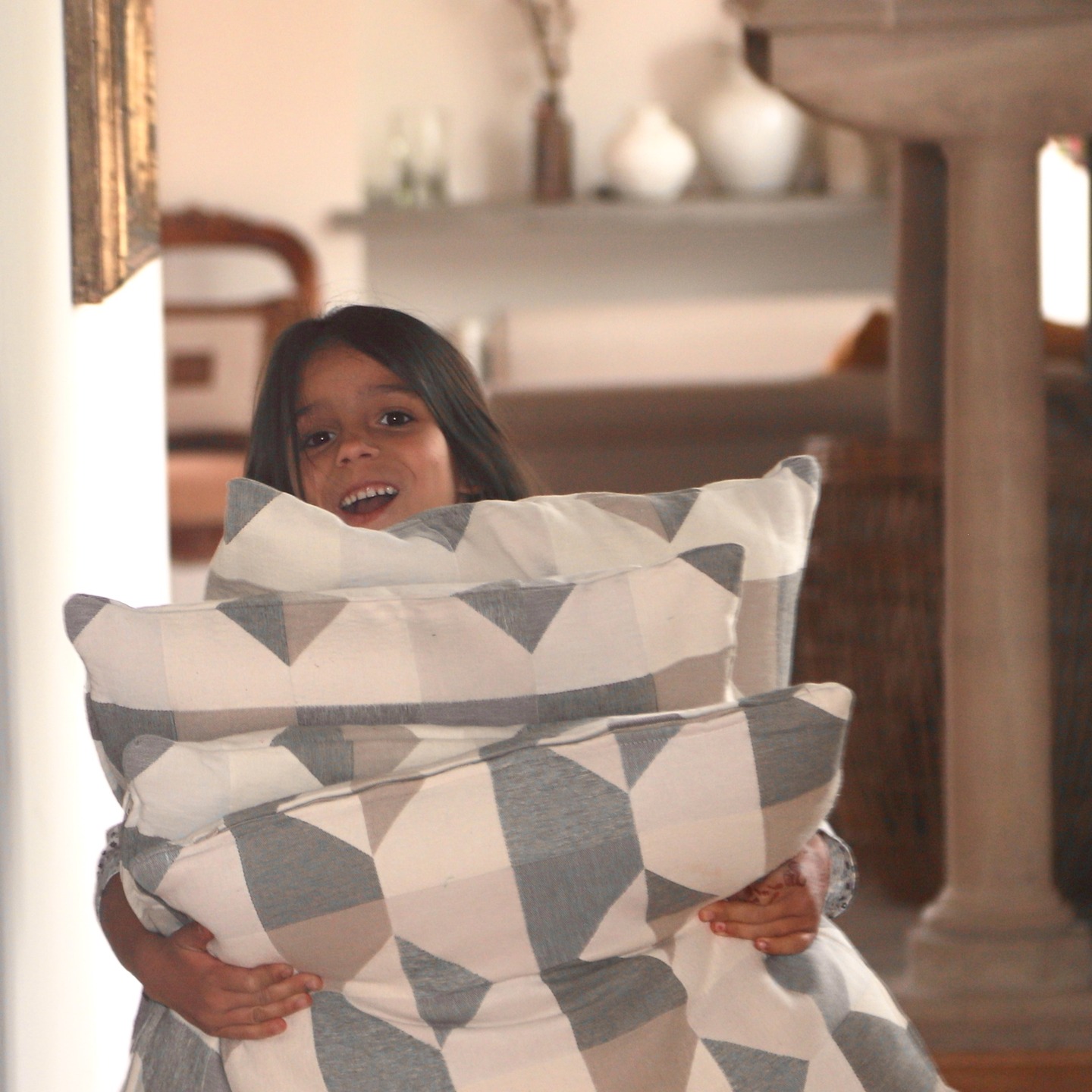 Our littlest villa helper, always ready with a smile and a mission. Can be seen 'supervising' her papa, fluffing pillows like a pro, ready to help needed or not ;)
#minimanager #villalife