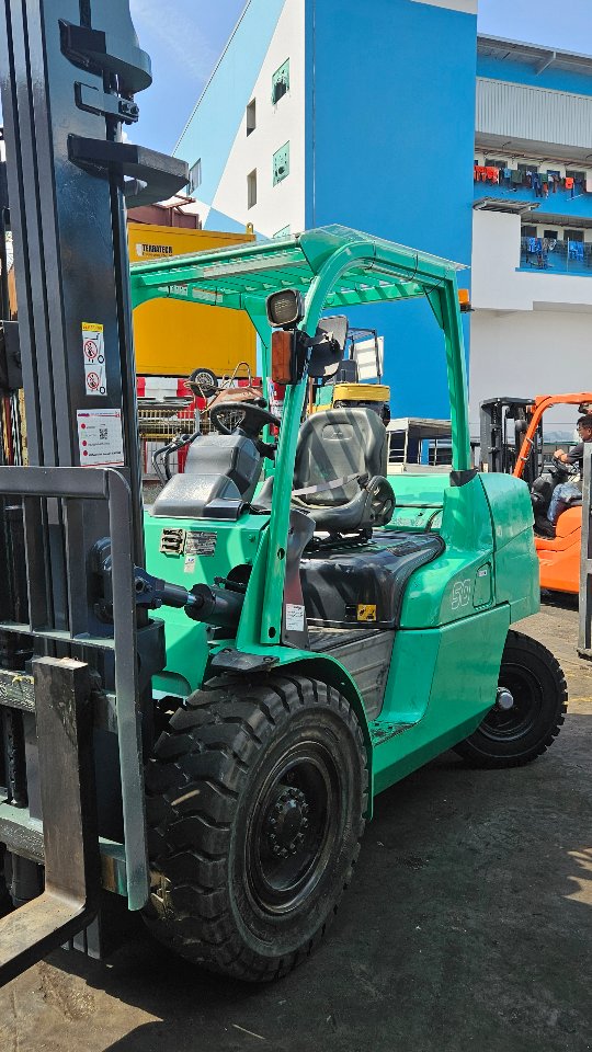 How to install forklift fork expertly. #fastandfurious
#behindthescenes
#forklift
#bsforklift