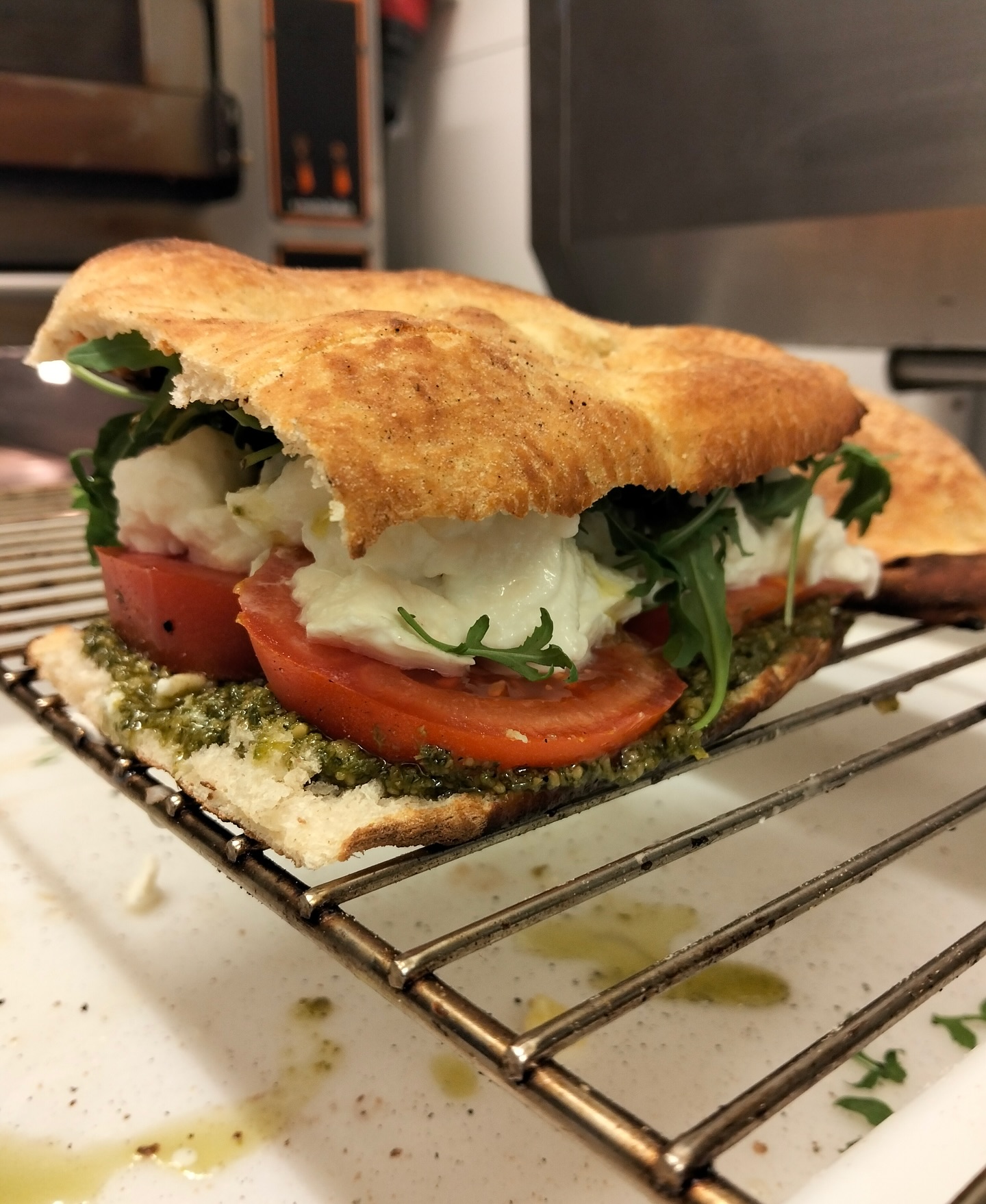 Simple. Fresh. Perfect. 🥪✨
Our Caprese Panino is made with DOP Campania Buffalo Mozzarella, juicy tomato, green pesto, arugula, EVO oil & a touch of sea salt. Italian flavor in every bite 🇮🇹
#CapresePanino #MozzarellaDiBufala #ItalianSandwich #FreshIngredients #FoodieFavorite #EatItalian #GourmetLunch #PaninoLove