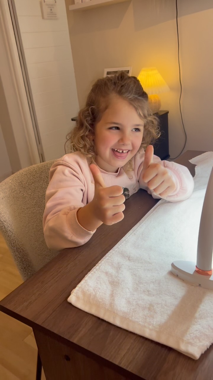 💅Took Inge out for a special treat. She got her nails done, R150 for a soak, scrub, and little massage and colour gel of her choice (nail polish is an option too) , just 40 min, quick enough so the little ones don’t get bored.
📆The booking link is in our bio, you have to book with Ashley at the Boutique branch.
🥐We also stopped @schoon.eating for a chocolate croissant 🤤. I claimed mom tax, just had to taste it!
#somersetwest #brightstreet #nails #mani #schoolholidays #girlsjustwannahavefun #mommydaughtertime