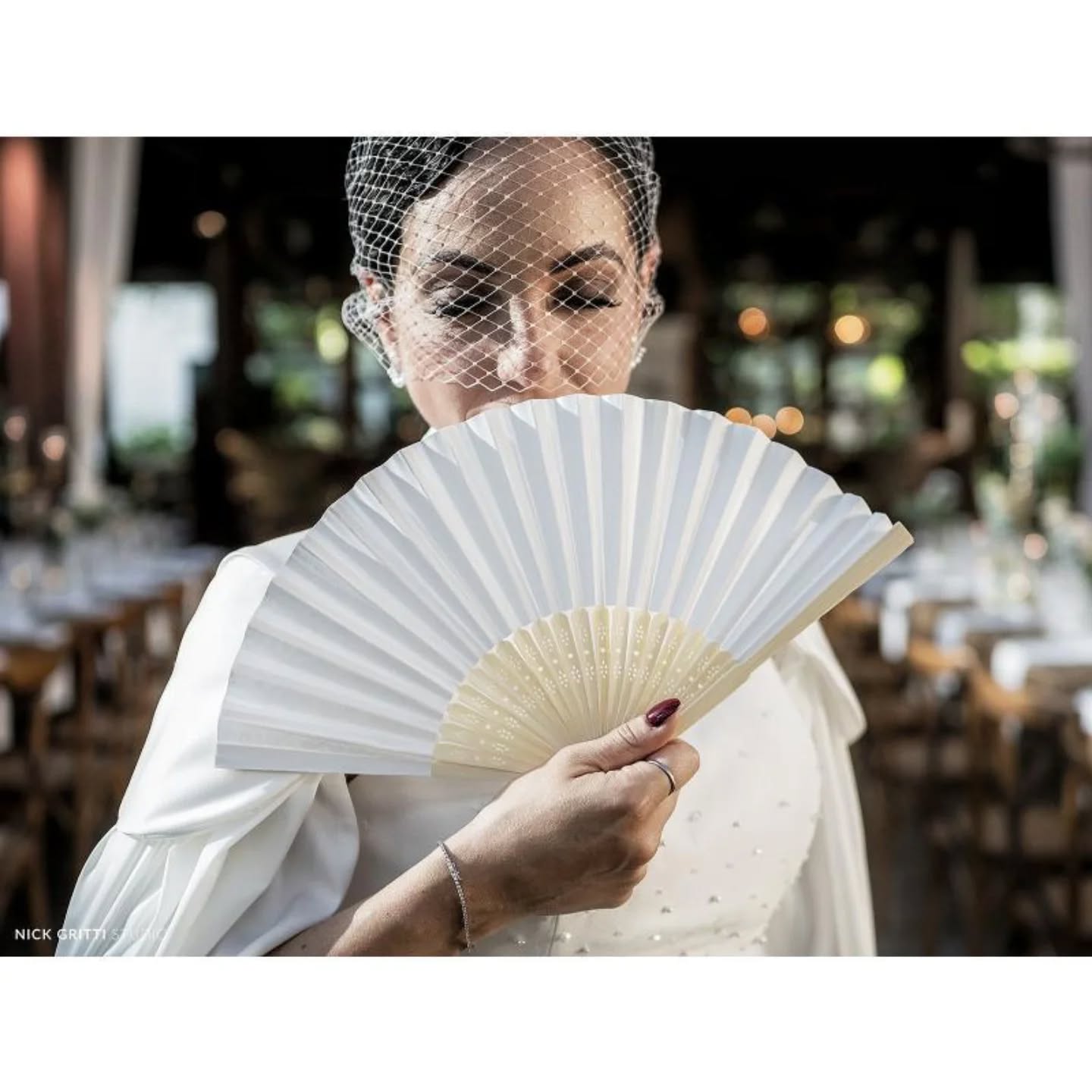 Charlene
con l'accessorio più amato dalle spose in questi giorni roventi.
📸 @nickgritti_wedding
#LuxuryWedding #BrideEditorial #BridalPortrait #ModernBride #WeddingInspo2025 #BridalFashion #WeddingMood #ElegantWedding #WeddingDetails #ItalianWeddingPhotographer #DestinationWeddingItaly #LakeIseoWedding #ItalianBride #ItalyWeddingPhotographer #WeddingPhotographerLombardia #SposarsiInItalia #BridalInspo #BridalLook #ChicBride #TimelessElegance #VogueBride #WeddingEditorial #WeddingStoryteller #JustMarriedVibes #NickGritti