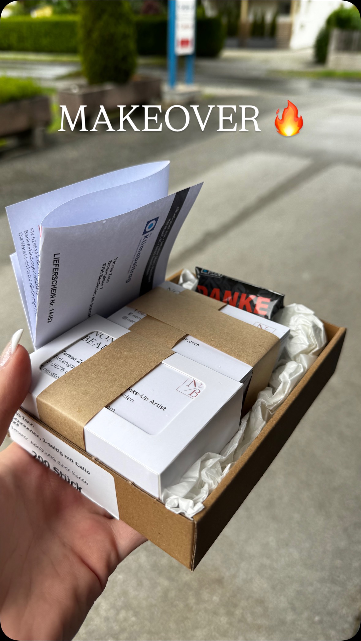 Alt: nett. Neu: next level! 🔥
Die minimalistischen Visitenkarten waren ganz schön…
Aber jetzt? Neues Logo, freshes Design & ganz viel Herz drin.
Bin einfach nur happy & ready to share! 🫶✨
Großes DANKE an @tauern_media für das neue Logo und @about.print für Gestaltung und Druck 🫶🏼
#VisitenkartenGlowUp #NewLookSameMe #DesignLiebe #RebrandVibes #permanentmakeup #powderbrows #ombrebrows #pmuartist #pmusalzburg #pmupinzgau #pmusaalfelden #lipblush #lipblushtattoo #permanentlips #lidstrich #permanenteyeliner #browsgoals #pmuaustria #beautyartist #browspecialist