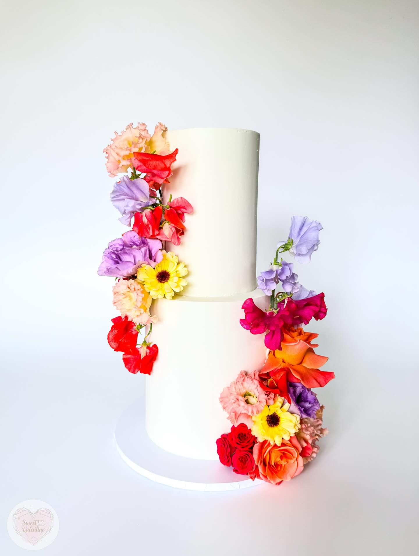 What a perfect summer wedding vibe in a cake. The flowers just pop…… Love love love 🩷🩷
Huge congratulations to J&J
Beautiful Flowers @houseofbloomfloral
.
.
#cakedecorating #cakestyle #cakeart #buttercream #leeds #westyorkshire #leedsbaker #weddingcakesideas #weddingcake #weddingcakedesign #bespokeweddingcakes #weddingcakeinspiration #prettyweddingcakes #texturecake #uniqueweddingcakes #weddingcakeinspo #whiteweddingcake #whitecake #texturedcake #prettywedding #weddingcakes #brightflorals #summerweddings #summerwedding