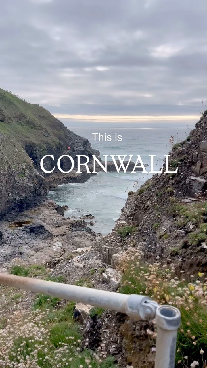 “Why would you leave Bath? It’s so beautiful.”
Yes, that’s is true and I do really love Bath, but it doesn’t have this…
This is one of the most beautiful parts of the UK.
Cristal clear blue water, several blue flag beaches, kilometres of coastal path. So much natural beauty!
This is in Cornwall 📍
#cornwall #southwestcoastpath #thesaltpath #walkcornwall #cornwallcoast #traveluk