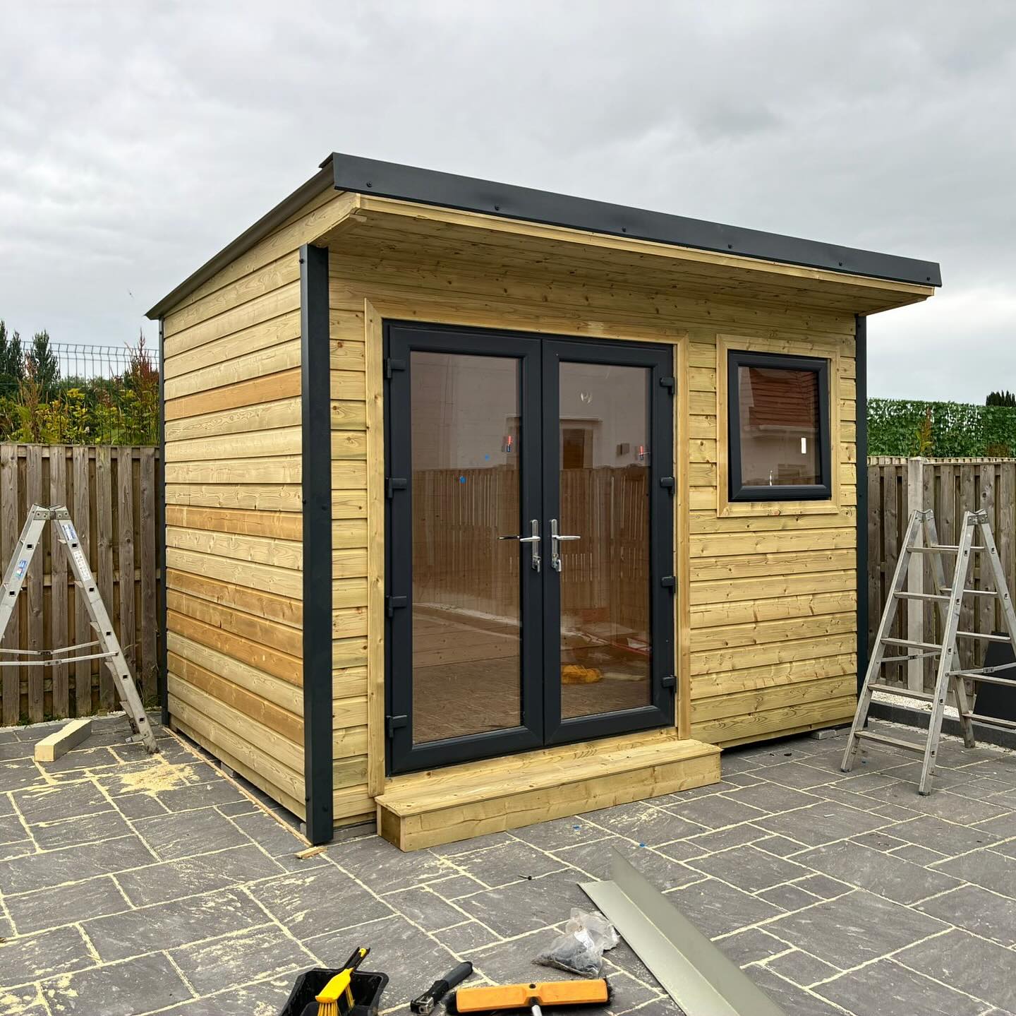 Last weeks 12x8 foot cabin (3.65Mx2.4M) , perfect for home office. Direct message for all details #morantimbercabins #homeoffice