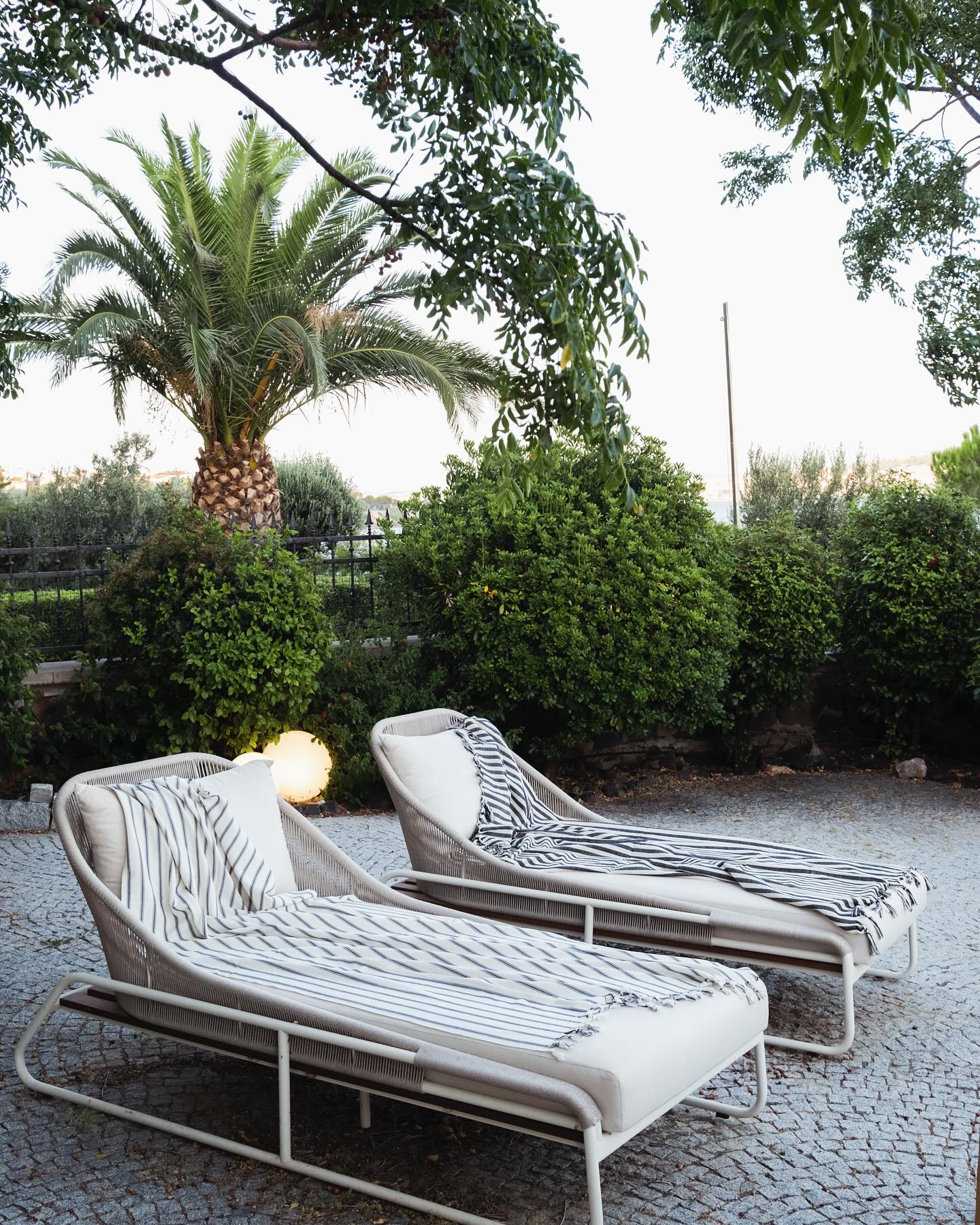 Summer means throwing peshtemals all over the garden to us!
Handwoven Turkish towels are on sale now! Don’t miss Buy 2 Get 3 days on our website!
#handwoventextiles #turkishtowels #summeressentials #mediterraneanlife