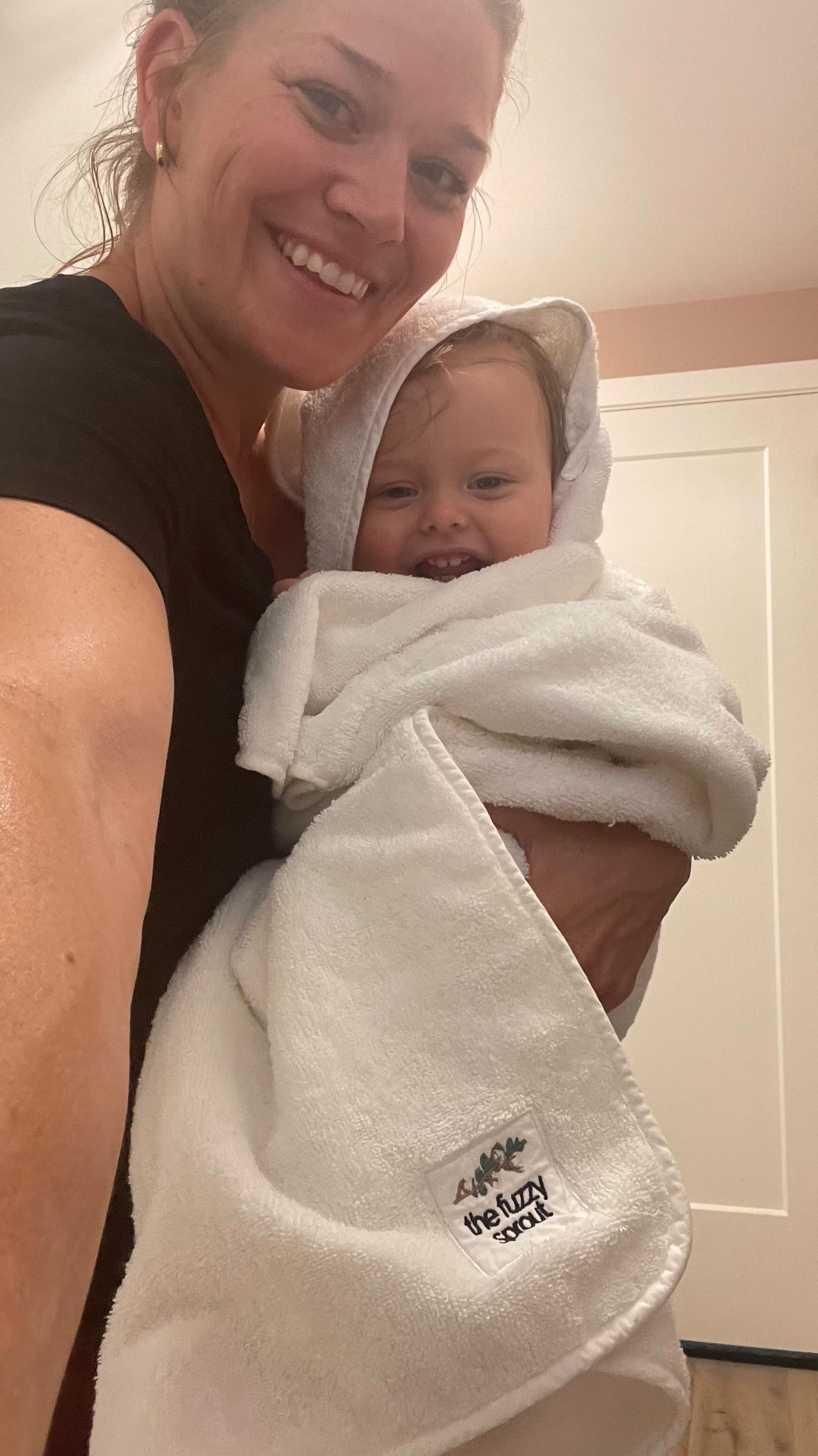 I am all about supporting Canadian business so when @thefuzzysprout offered to send us a towel I was honoured & excited to try!
It’s fair to say we are all a little jealous of Zoeys new towel - it feels like high end hotel towel.
A perfect gift for new parents or yourself to make post bath snuggles even better.
Thank you @thefuzzysprout ✨🌿