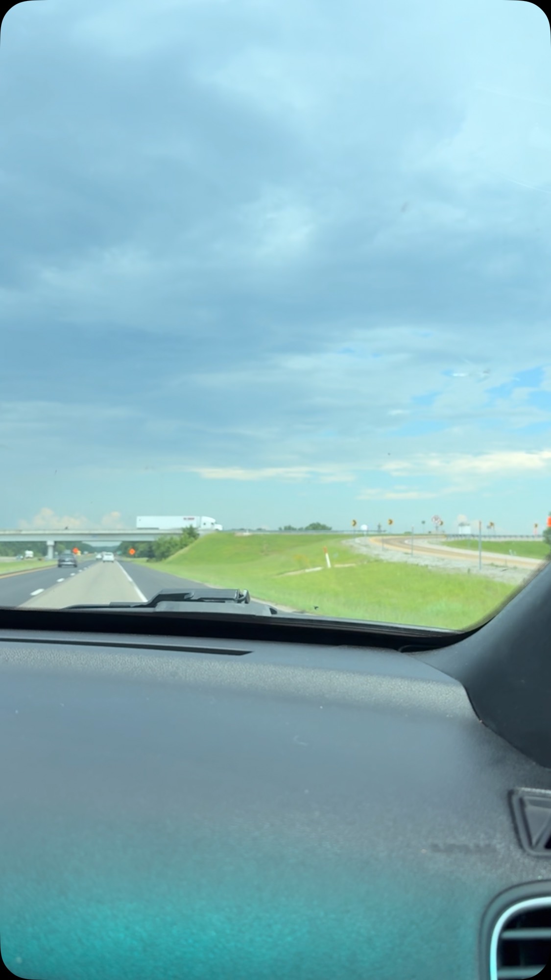 The best adventures begin with no plan just the open road and an open mind.
Last weekâs journey sparked design ideas from unexpected places textures, colors, and landscapes that now live in my mood board. Inspiration is every where if youâre willing to chase it.
.
.
.
#cainsadventures
#RoadtripInspo #DesignEverywhere #InteriorDesignerOnTheGo #moodboardinspo #WCAInteriors #wandrancain