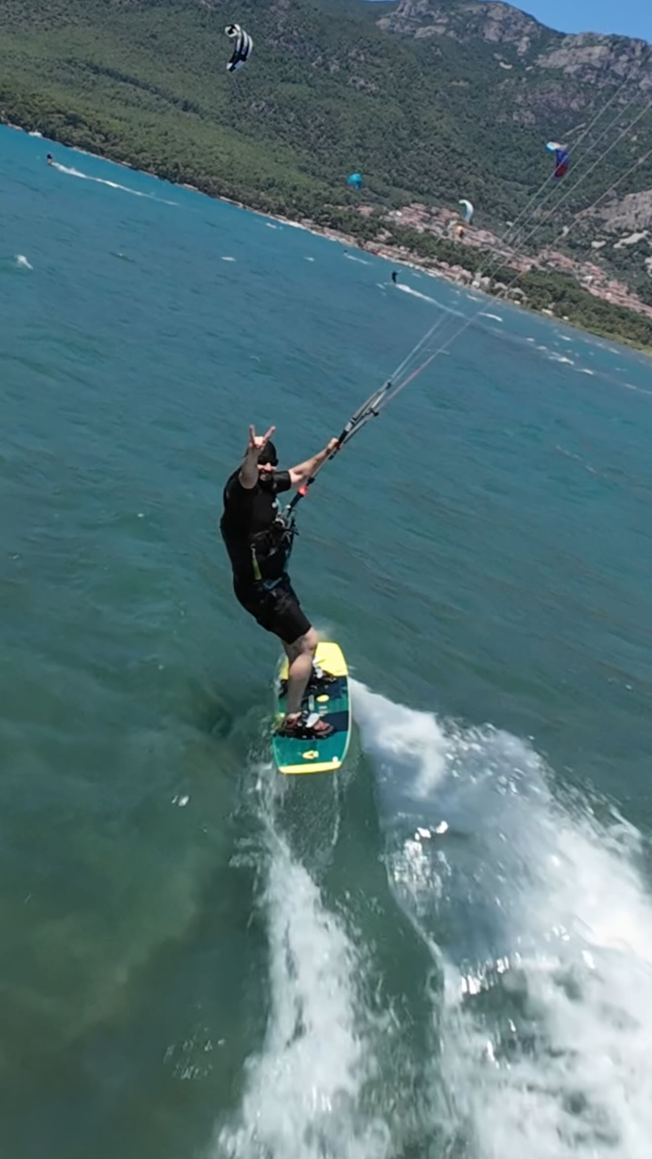 Ameliyat programım arasında rüzgarı kaçırmam🏄🏻♂️Cerrahın dinlenmesi böyle olur
#izmir #estetikcerrahi #plastikcerrahi #marmaris #memeestetiği #burun #estetikcerrah #travel #kitesurf #kitesurfer @kiteboardgokova #microsurgery #izmirestetik @vuelo.fpv