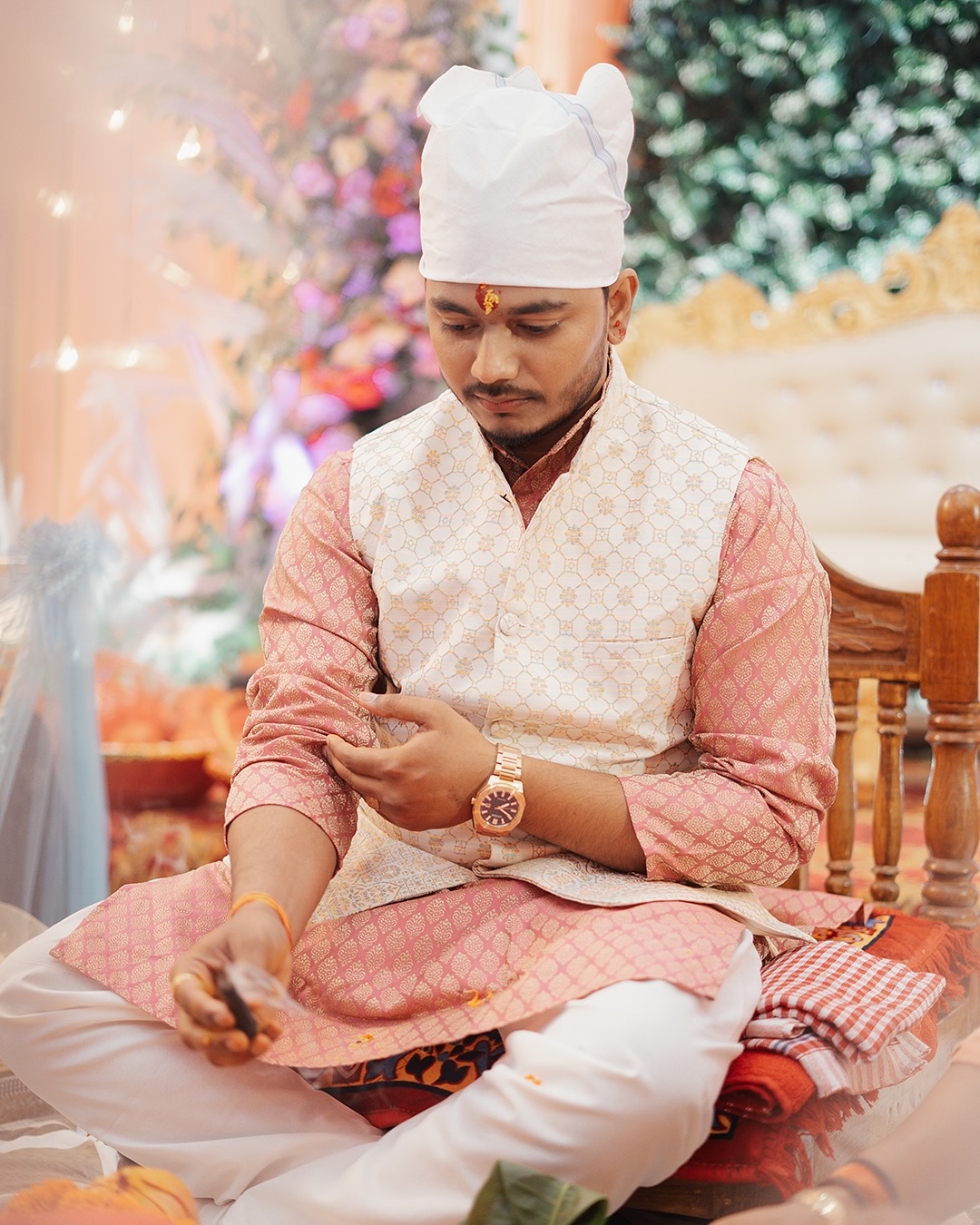 “Bringing in the new with a thousand-year-old tradition.”
Groom : @ishanusingh
Bride : @i.mritikafouzdar
#weddingsbystoriesweaver #storiesweaver #storiesweaverteam #patnaphotography #engagement #weddingphotographerinpatna #bestweddingphotographer #patnawedding #patnaweddingphotography #patnaweddingphotographer