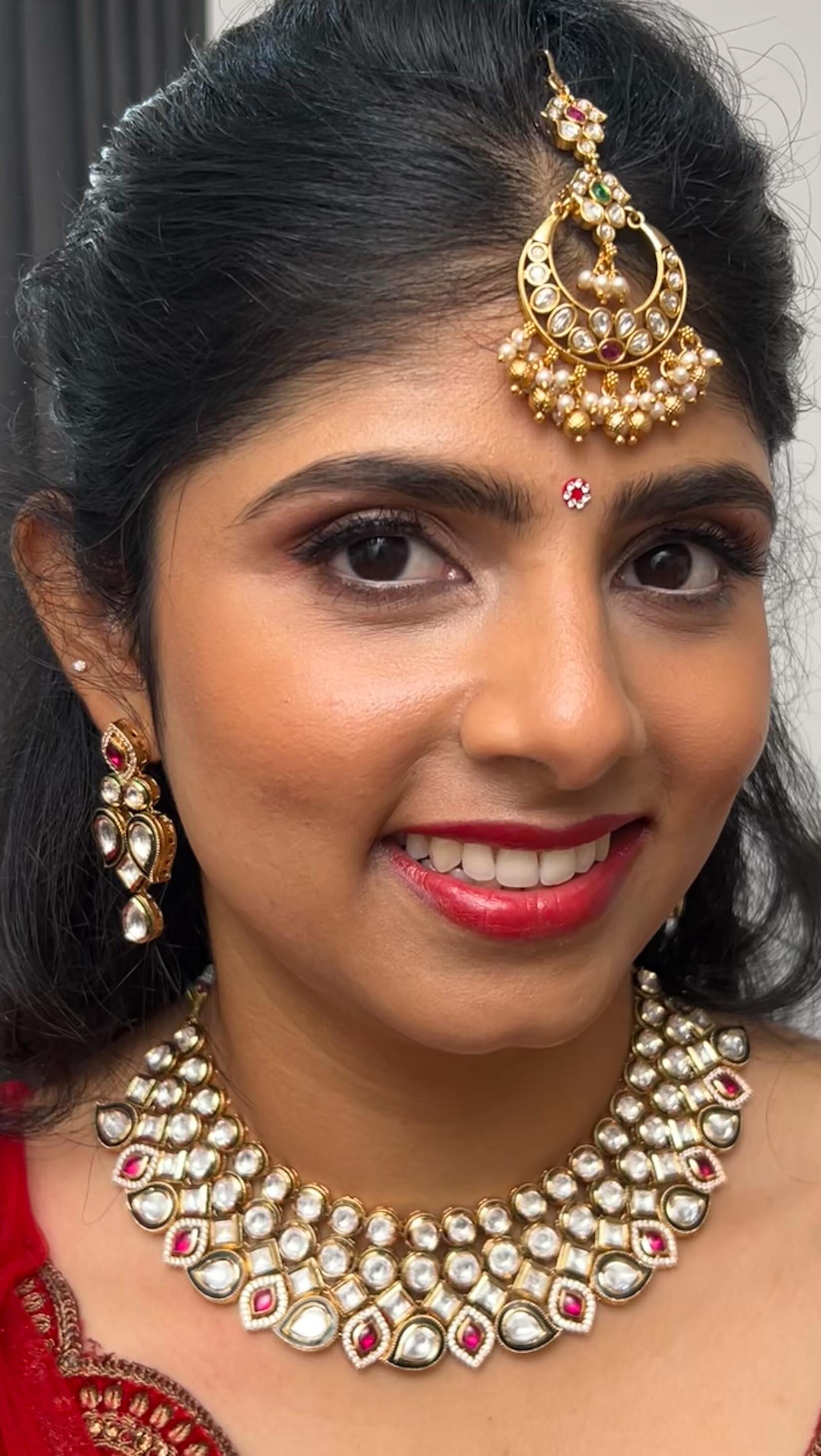 โจ Hindu Bridal elegance meets modern glam โจ
๐ซBeautiful Hema wanted soft glam and half-up waves with a perfectly placed tikka to complete that goddess glow.๐ซ
A look as timeless as tradition, with a touch of high-shine glam. ๐ซ๐
๐ธ I canโt wait to see the official photos and videography by @timelessstudiolondon
#HinduBride #BridalGlam #HalfUpHair #indianbridalmakeup #indianbridalhair #indianbridalhairandmakeup #brides_by_nikki