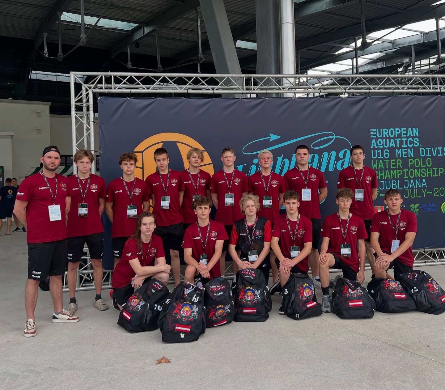 Mūsu Latvijas U14 izlase šodien veiksmīgi ieradusies Ļubļanā, Slovēnijā, kur piedalīsies Eiropas U16 ūdenspolo čempionātā.🇸🇮🤽♂️
Lai arī esam jaunāki par lielāko daļu pretinieku, esam apņēmības pilni demonstrēt cīņassparu un parādīt labu spēli!💪🏆
Novēlam puišiem veiksmi laukumā!💪🤽♂️
Uz priekšu, Latvija!🇱🇻