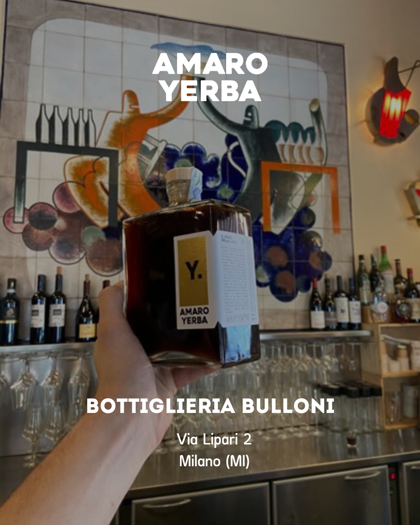 Amaro Yerba è ora disponibile nella storica Bottiglieria Bulloni di Milano: un posto speciale dove il buon bere è di casa, tra bottiglie scelte con cura e dettagli senza tempo.
Tra scaffali in legno, mosaici futuristi e un’atmosfera senza tempo, qui la selezione di vini e distillati è frutto di passione e ricerca.
Da oggi su questi scaffali c’è anche Amaro Yerba: un amaro artigianale fatto solo con yerba mate, nato per raccontare le nostre radici argentine con un gusto essenziale e sincero.
Venite a provarlo alla Bottigliera Bulloni, un locale che custodisce la tradizione e abbraccia la qualità, proprio come facciamo noi.
#amaroyerba #amaroitaliano #amaroartigianale #yerbamate #yerbamateargentina #milano #bottiglieriabulloni #bottiglieriabullonimilano