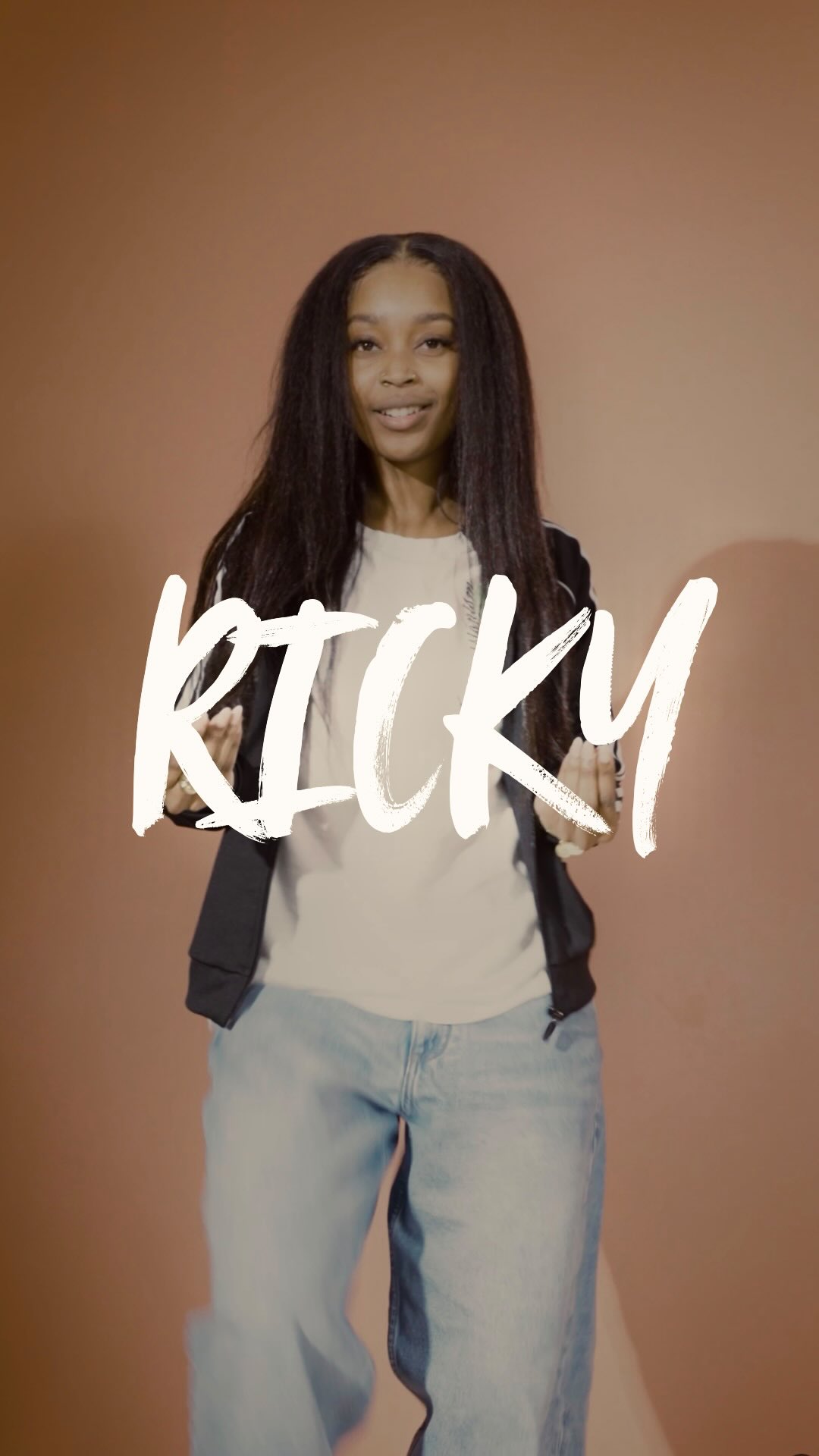 l SOLO RICKY | @ricky_assya
Dans le cadre du documentaire IMPULSION, NEOS a capté un moment unique : le solo improvisé signé @ricky_assya
Un grand merci encore à @ricky_assya pour cette performance pleine d’énergie