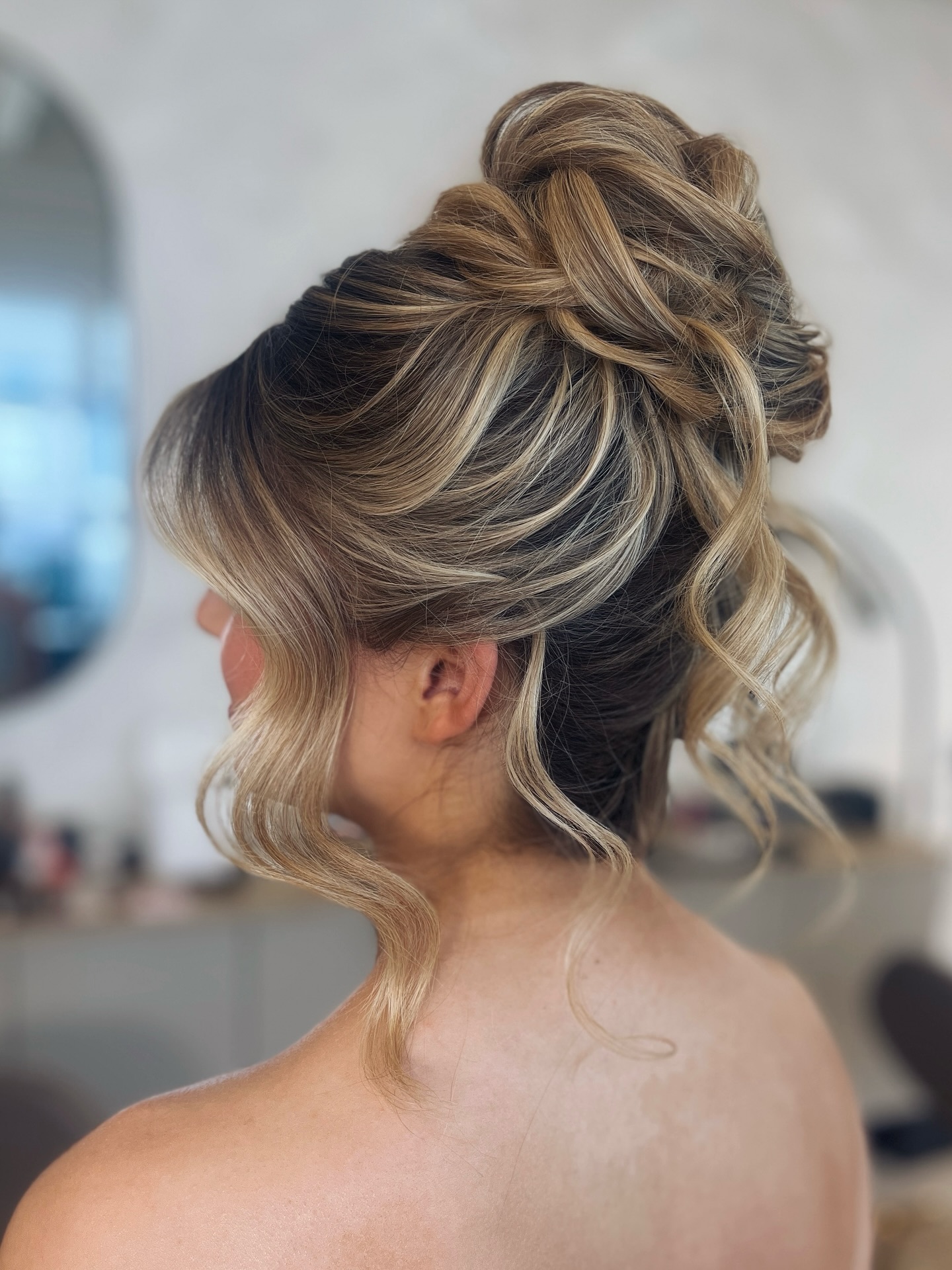 Effortless updo 💫
I’ve absolutely loved the styles the prom girls have been choosing this past week! For this look, I made a few tweaks by trimming the front shape - giving the curl more structure and making the whole style look fuller and more voluminous.
Save this style for your bridal hair inspo ✨
Incredible make up by @hannahmaymakeupartist 🫶🏼
Products Used //
@redkenpro
@milkshakehairuk
@prostylinguk
@kykhaircare
@colorwowhair
.
.
.
#cliphairbridalawards25 #bestofcliphairbridal #bridalhairstylist #hollywoodwaves #bridetobe #bridalhairstyles #destinationwedding #destinationhairandmakeup #bridalinspo