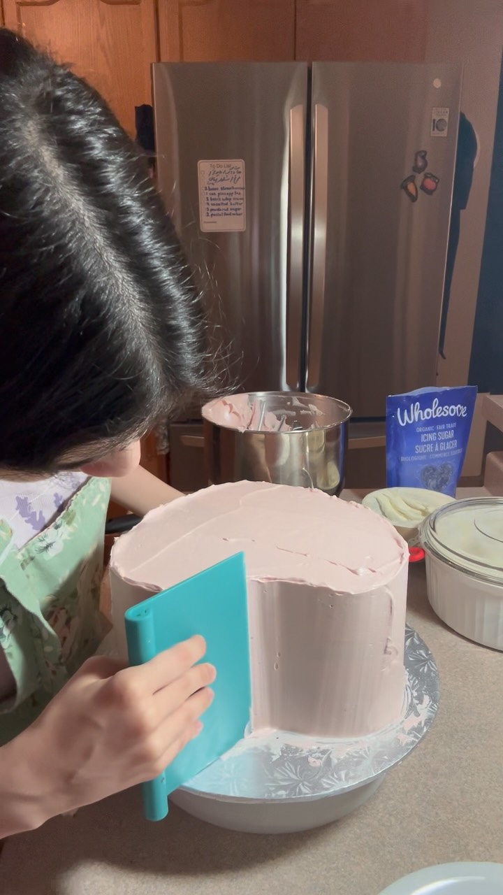 mind you this was at 10 PM-
I highly recommend not trying to frost a heart-shaped cake (for the first time) at that hour…🤓
#bakingwithneekta #glutenfree #sensitivett #homebakery #birthdaycake #baking #tryingmybest #heartcake #bloopers