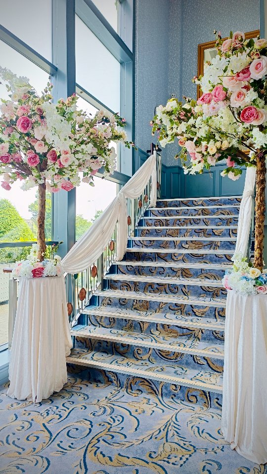 The addition of fairylights add warmth and magic✨ even on summer days in Ireland.
Although the sun didn't make an appearance today, I have no doubt Gemma & Ciarans day will be full of magic. Such a fabulous couple to deal with🤍