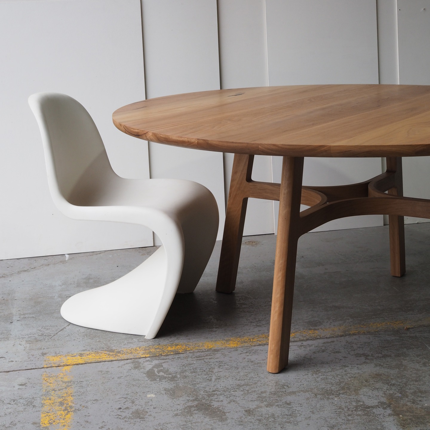 Curves for days.
Custom dining table in blackbutt.
#begbiestudio #furnituredesign
#furnituremaker #furnituredesigner
#modernfurniture #timbertable #melbournefurnituredesign #diningtable #diningroom #melbournefurniture