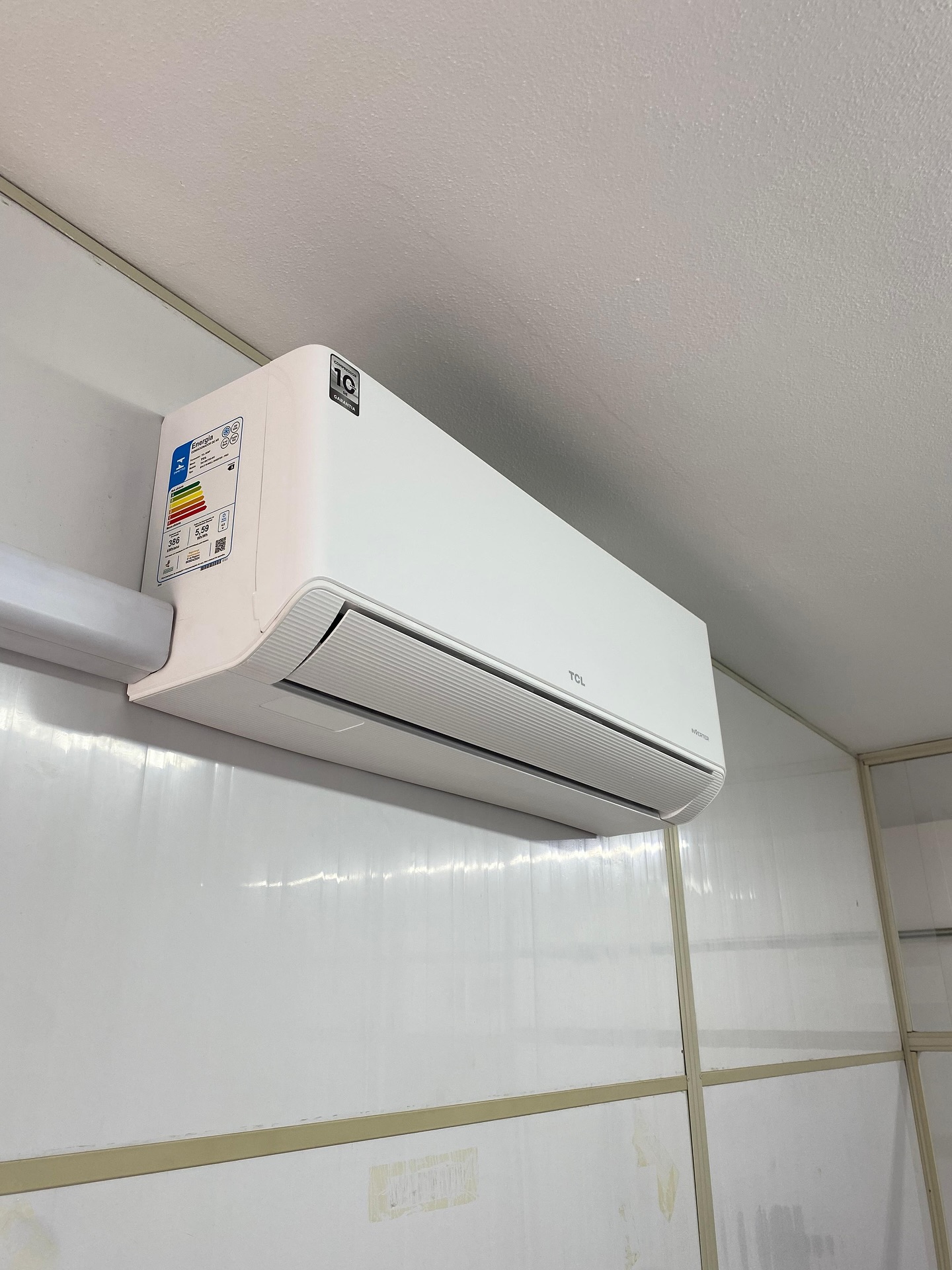 Pensando em instalar um ar-condicionado TCL? ❤️
Então fica a dica: a instalação correta é essencial pra garantir o melhor desempenho e a durabilidade do seu aparelho. Escolher um bom local, com ventilação adequada e espaço para a circulação de ar, faz toda a diferença. E nada de improvisos — sempre conte com um técnico especializado e siga as orientações do manual. Assim, você garante o funcionamento perfeito e ainda mantém a garantia do produto. Com a TCL, o conforto chega com qualidade e eficiência. ❄️✨
#tcl #arcondicionado #climaperfeito #instalaçãocomsegurança #confortotododia #climatização #clima
