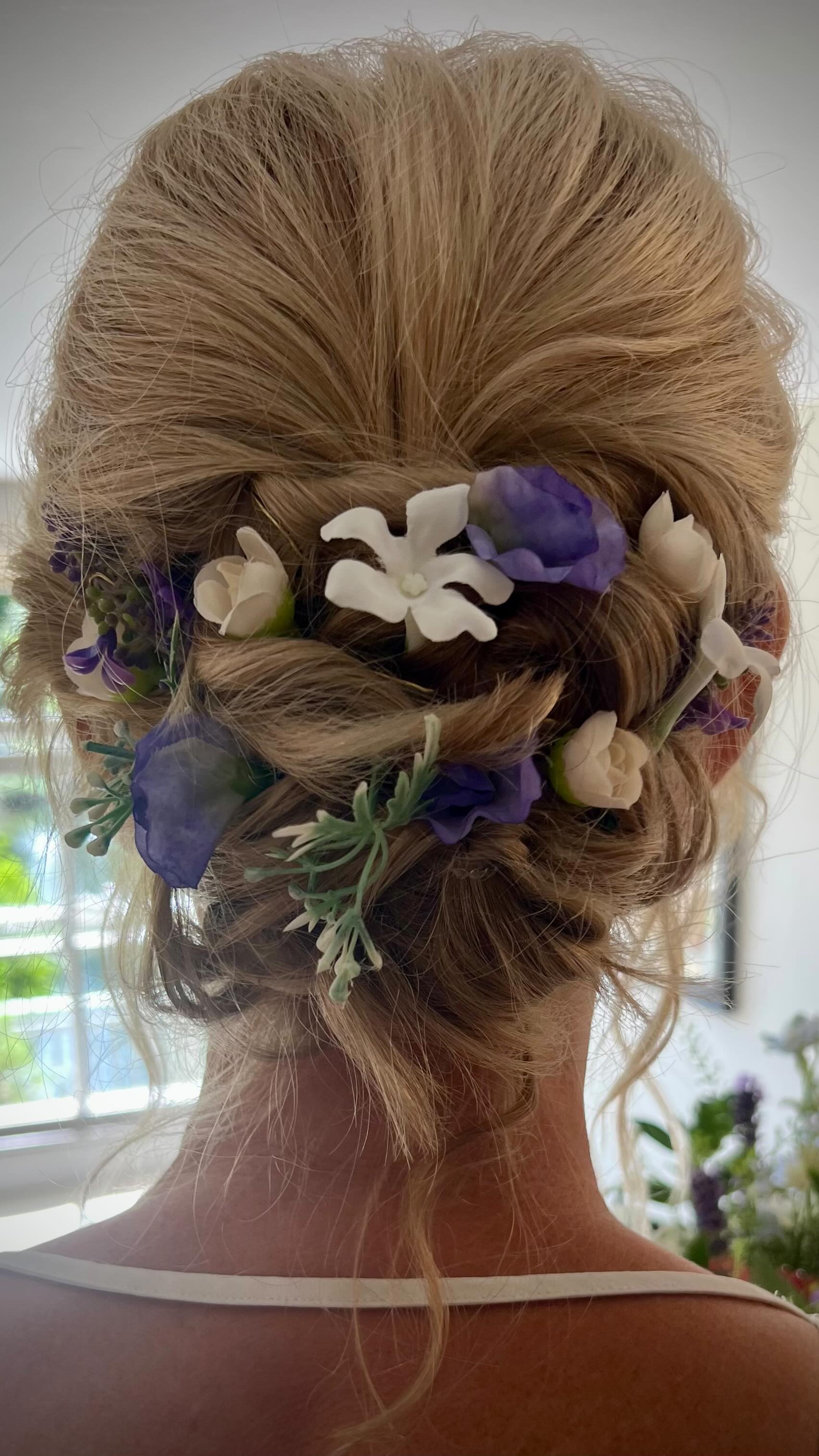 ๐๐ปโโ๏ธSea swimmer Rebecca married her โKnight in Shining Armourโ Vaughan at Sopley Mill today
These are some BTS photos but I canโt wait to see the official photos by @jennyrutterfordphotography
Hair and Makeup by moi @brides_by_nikki
#brides_by_nikki #bridalmakeup #dorsetbride #dorsethairandmakeup #hampshirehairandmakeup #bridalhair #weddingmakeup #bridalhairandmakeup #bridalupdo