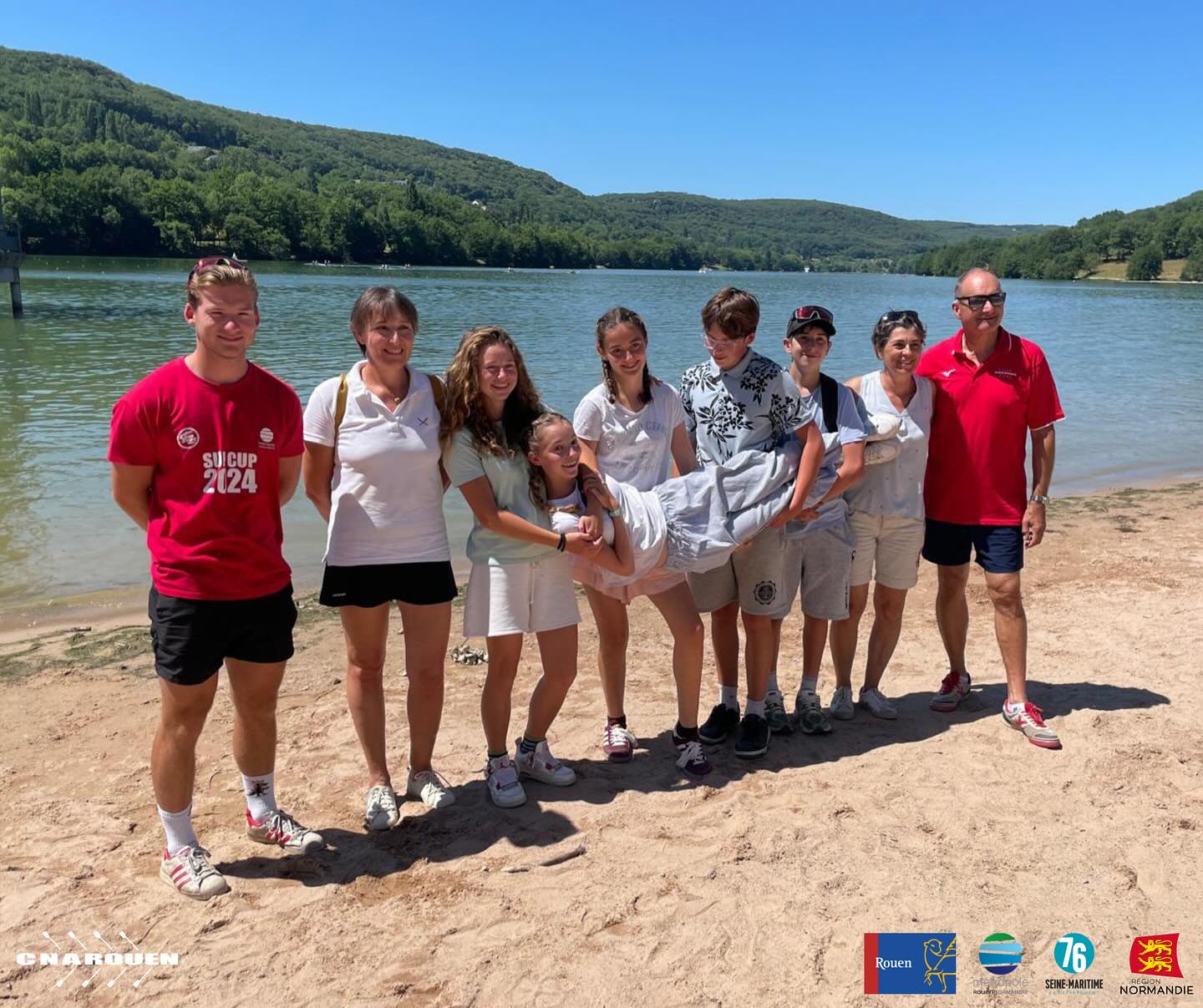 🔴🟡 Championnats de France Jeunes et Masters 2025 ⚡️
Notre 4 mixte minimes était engagé ce week-end sur les championnats de Brive-La-Gaillarde. Une première expérience en national pour la majorité du bateau et de beaux souvenirs récoltés. Le bateau se classe 5e de la finale C 👏
Le deux de couple Master E ramène quant à lui une très belle medaille de bronze. 🍾
Restez connectés pour ce week-end, puisque ce sera le tour des Cadets et U23 à Vichy 💪