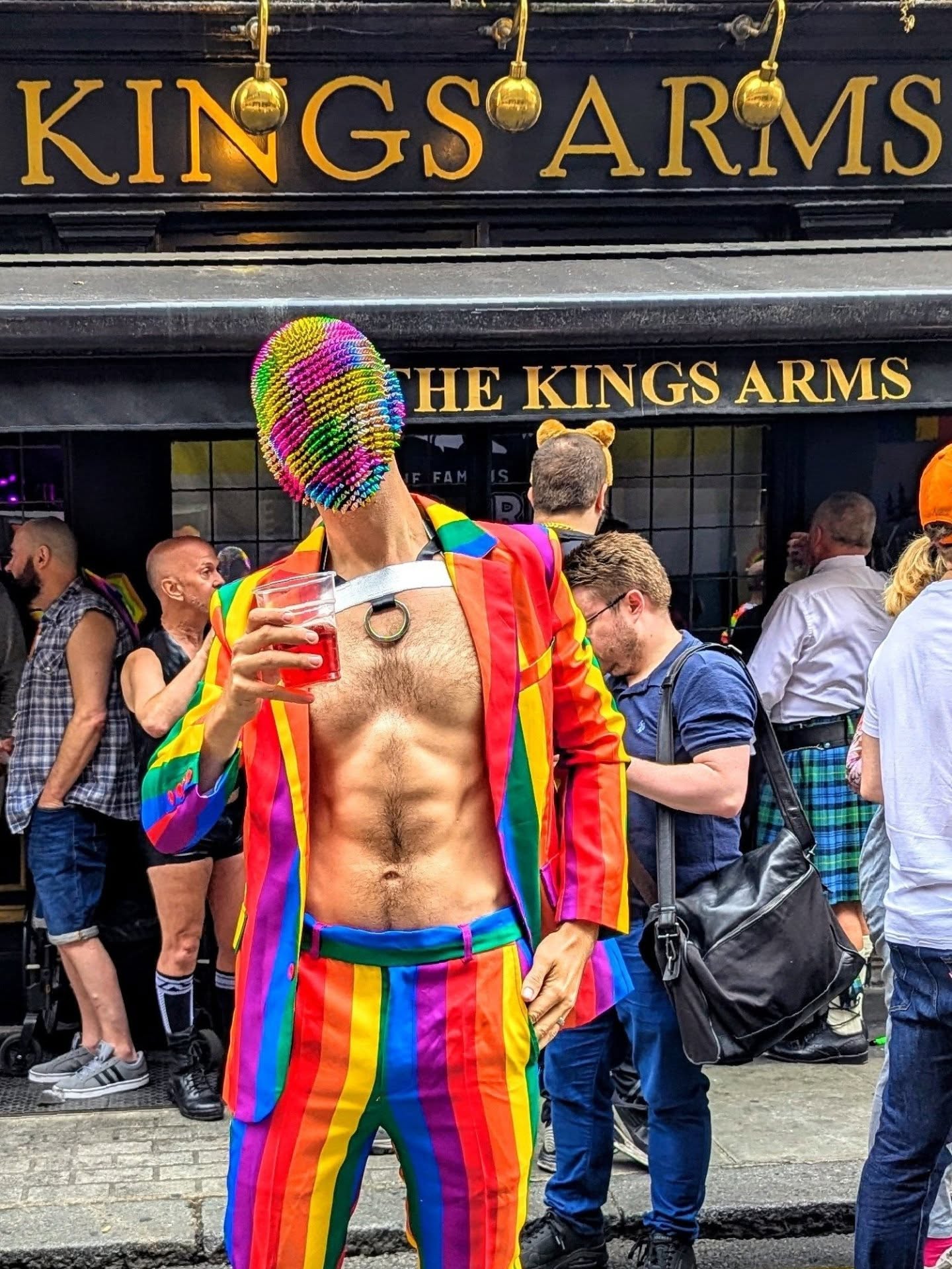 HAPPY PRIDE!! Out flyering at some of the bars featured in the show. (And maybe having a drink or two) Say hey if you see me in Soho, or better, at the gallery!!
#happypride #instagay #londonpride #prideinlondon #artexhibition #prideart #artlondon