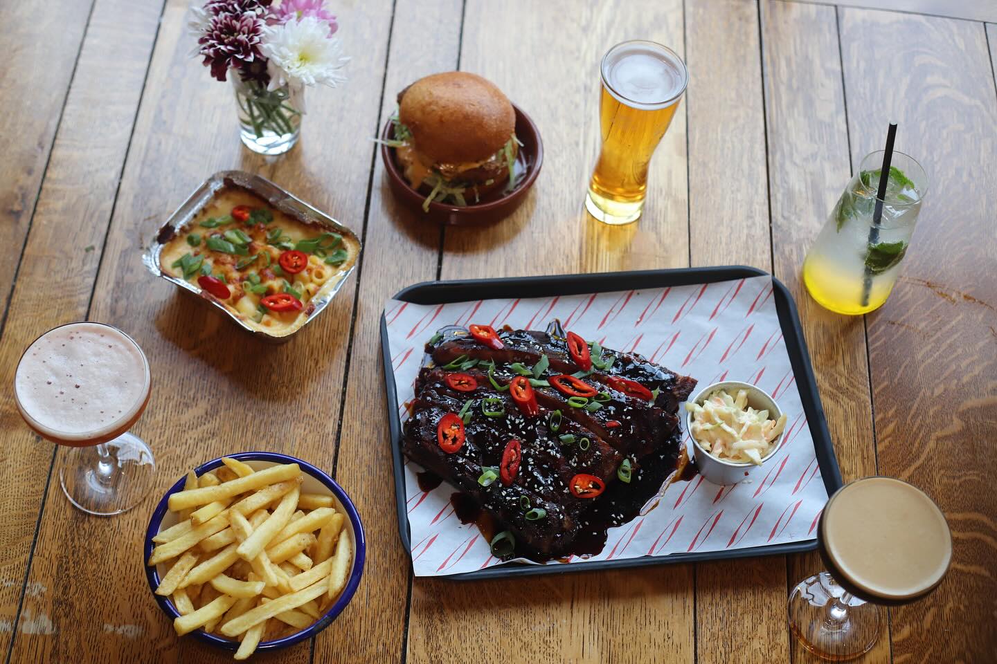 Need a mid-week treat?
Brighten up your week by popping down to The Golden Lion for some delicious food & drinks!
Open from 3pm 😋
#food #londonpub #london #camden #pub