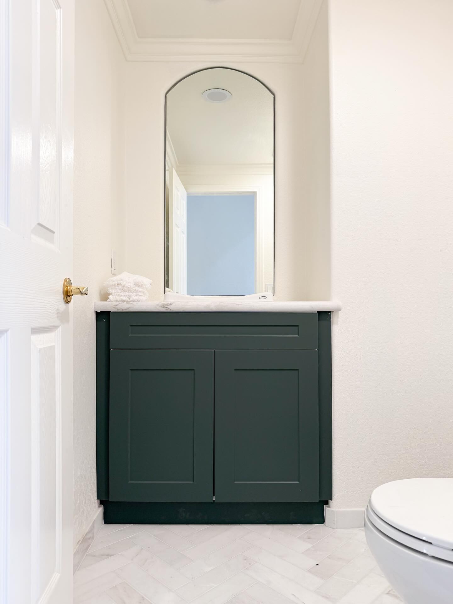 A perfect little vanity