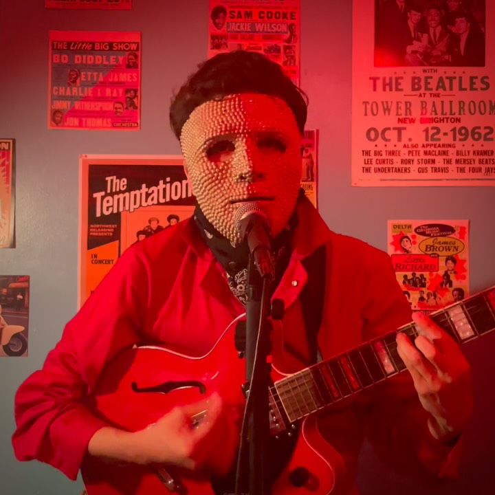 So y’all like Connie Francis all of a sudden? Well I guess it’s time for me to ruin it. Here’s a #lofi cover of your previous “Pretty Little Baby.” And in case you’re wondering… hell yeah I wear that mask at home and hell yeah I keep that red lighting on me. Always ready to process photographs…. of your mother.
Let me know any more songs you think I should ruin.
#prettylittlebaby #oldies #reverb #mask #crude #redlight #covers #rocknroll #1950s #elvis #conniefrancis #crooner
