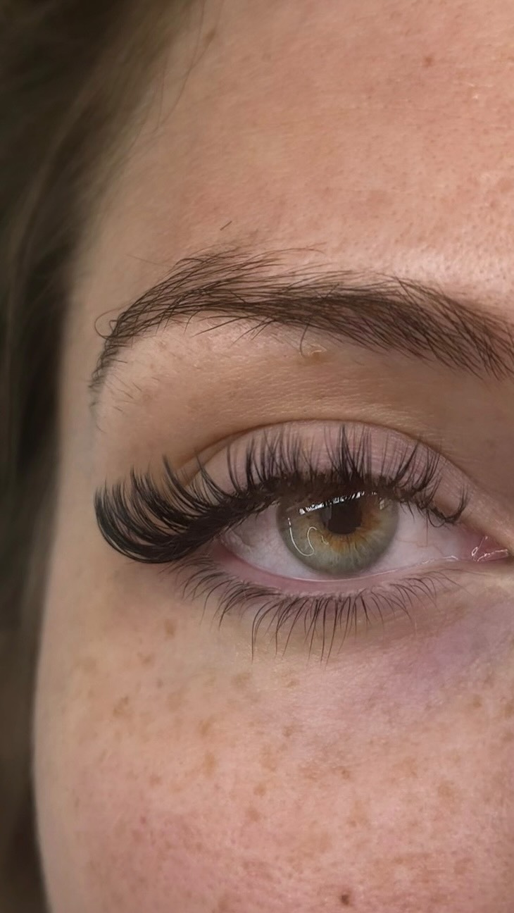 La magie de la pose Wet 🦋
#lash #lashextensions #extensiondecils