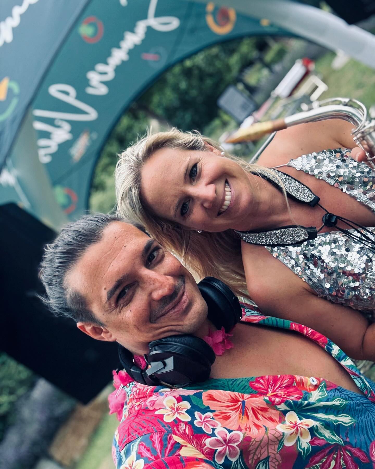 🎷✨ DJ & Sax – Summer Vibes @ Therme Wien!
Chillen, tanzen und genießen unter der Sonne ☀️🌴
#ThermeWien #SummerVibes #SaxophonLive #DJSet #LiveMusik #ViennaVibes #Sommerfeeling #Poolparty #SaxAndDJ #ViennaEvents #ChilloutVibes #SunsetGrooves #MusikUndMeer #Sundowner #LiveInVienna #FeierAbend