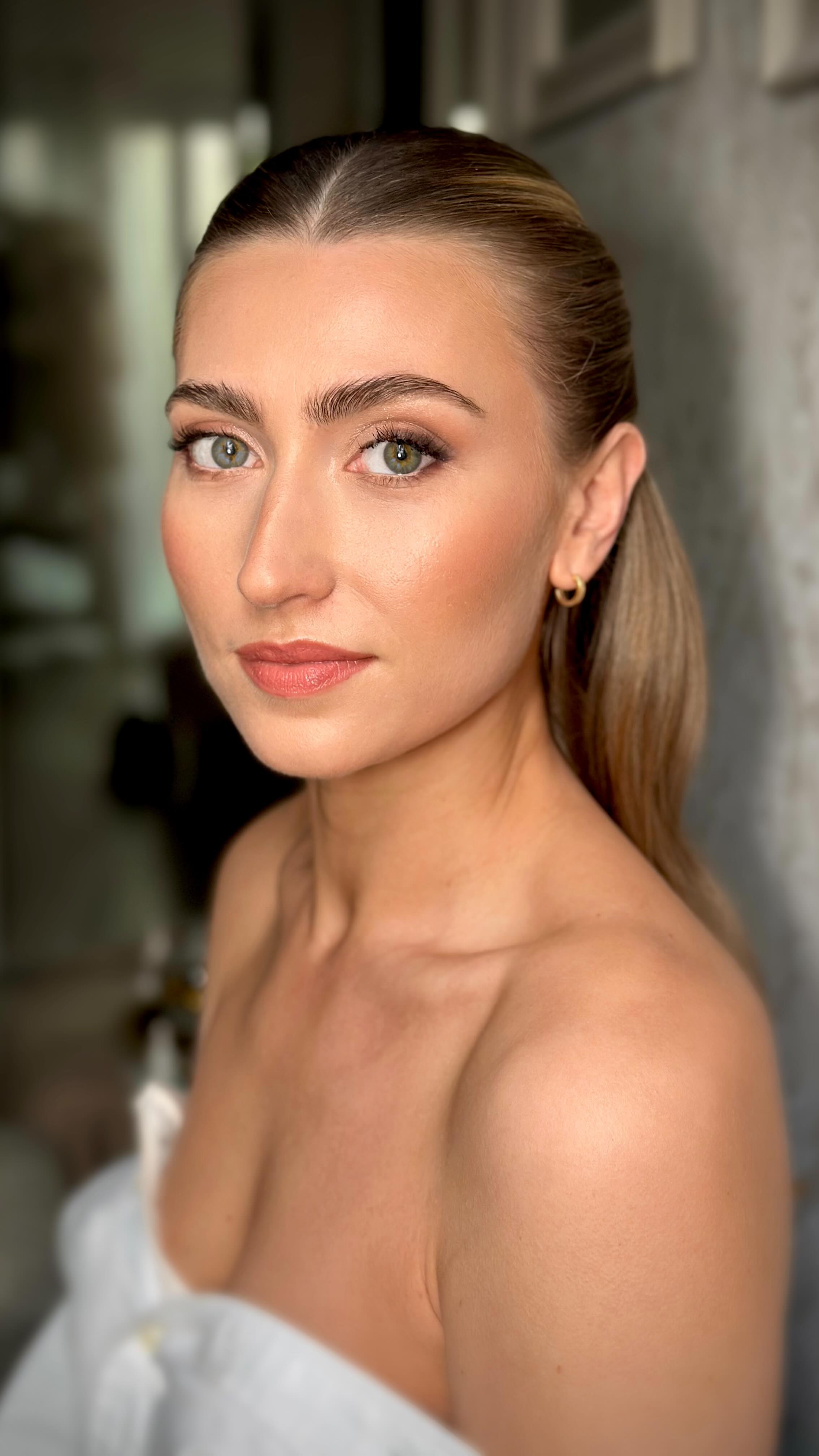 I had the absolute pleasure of meeting one of the most incredible girls ā Naomi @naomiccooper ā who has been so kind to recommend me to many of her beautiful and lovely friends for their weddings!
When it came time for her own big day, she reached out to me too, and the whole journey with her was nothing short of a dream. Naomi knew exactly what she wanted, and her impeccable taste and fashion sense shone through in every detail. She looked absolutely stunning in @verawanggang @verawangbride dress -radiating beauty from the inside out.
Naomi, Iām truly honoured that you trusted me to be part of your day. I enjoyed every single step of the journey with you ā from our first conversation to meeting your amazing bridal squad and your wonderful mum .
It was also such a joy working alongside such incredibly talented suppliers ā I truly hope our paths cross again soon!
Venue @holywellhallweddings @hambleton_hall
Planning & coordination @katrinaotterwed
Floristry @finestems
Film @sobyfilms
Photographer @benjaminwheeler @jackstockerphoto
Marquee @frameandtailor_
MUAH assistants: @clairebarberella @kira_burova_brows
#thebridaljourney #editorialweddingphotography #luxurywedding #hollywellhall
#grateful #bridalbeauty #dreambride #weddingmorning #modernbride #bridalglam #makeupartist #hairstylist #realbride