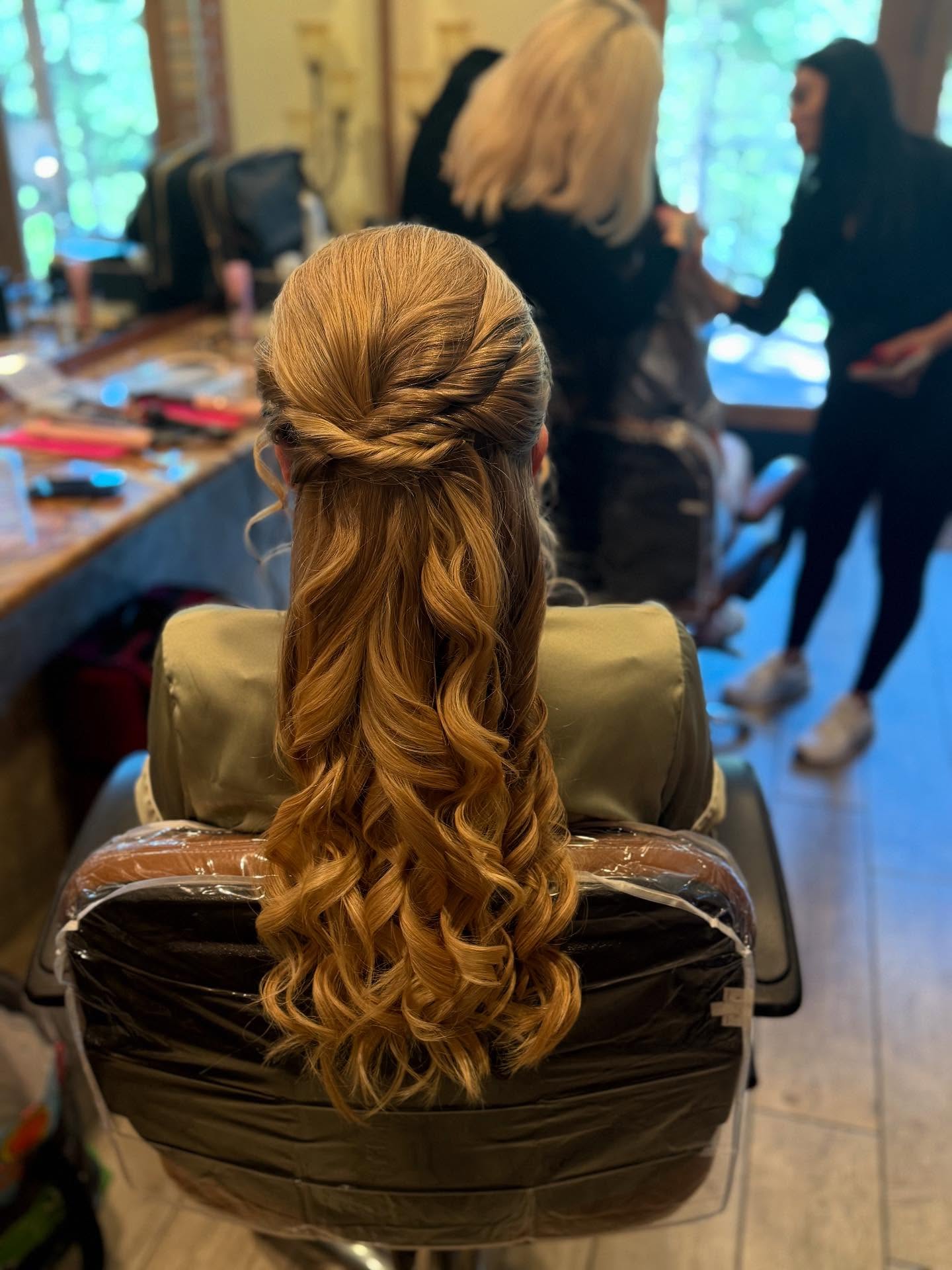 #coloradowedding #estespark #delleaterra #hairstylist #hairandmakeupartist