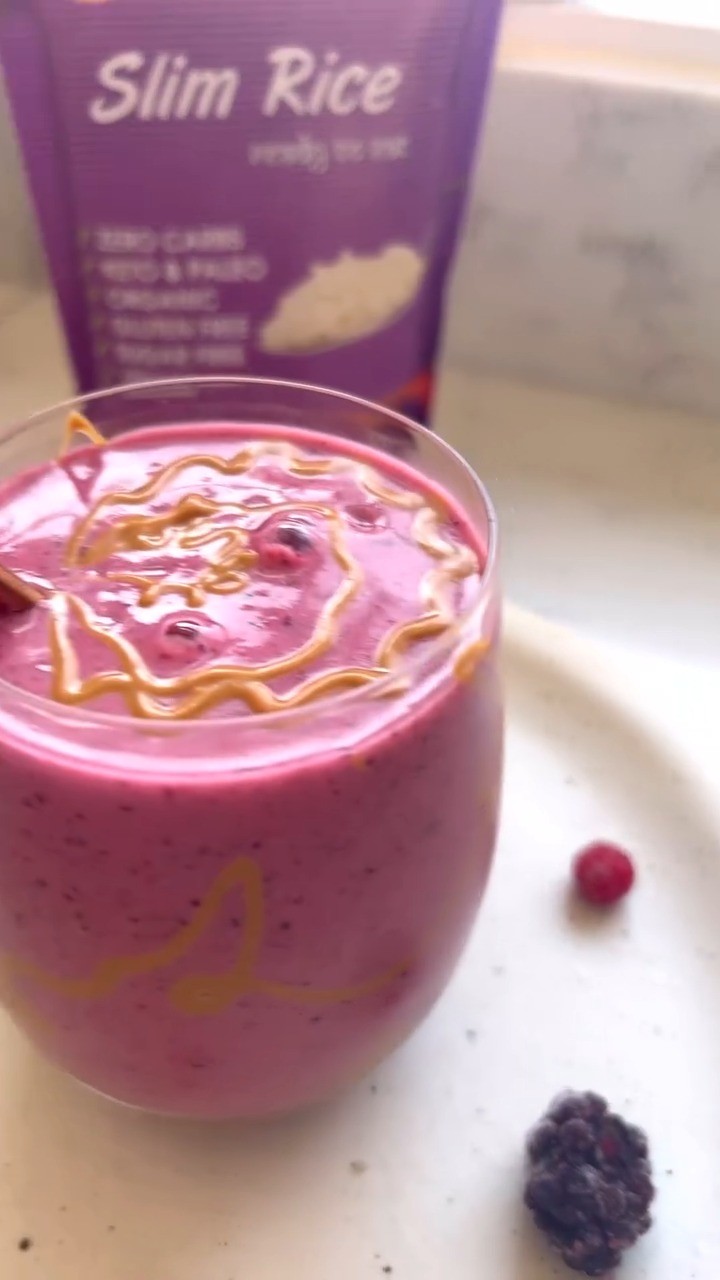 Keto Berry Smoothie 🩷💜
186cal - 25g carbs - 7.5g protein - 10g sugar - 5.2g fibre - 6g fat
Ingredients:
- 1/2 cup Slim Rice
- 1 cup frozen mixed berries
- 150ml unsweetened almond milk
- 1 tbsp sugar substitute
- 1/4 cup high protein dairy free yoghurt
- 1/2 tbsp peanut butter
Method:
1. Add the ingredients apart from the peanut butter into a blender
2. Blend until you get a smooth thick mix
3. Drizzle a glass with the peanut butter and serve your smoothie
4. Enjoy
🛍 Shop now ➡️ https://www.slimfoodsonline.com/pinkstuff
💸Use code "Summer30" for 30% OFF at checkout!🏖️
#slimfoodsonline #slimpasta #slimrice