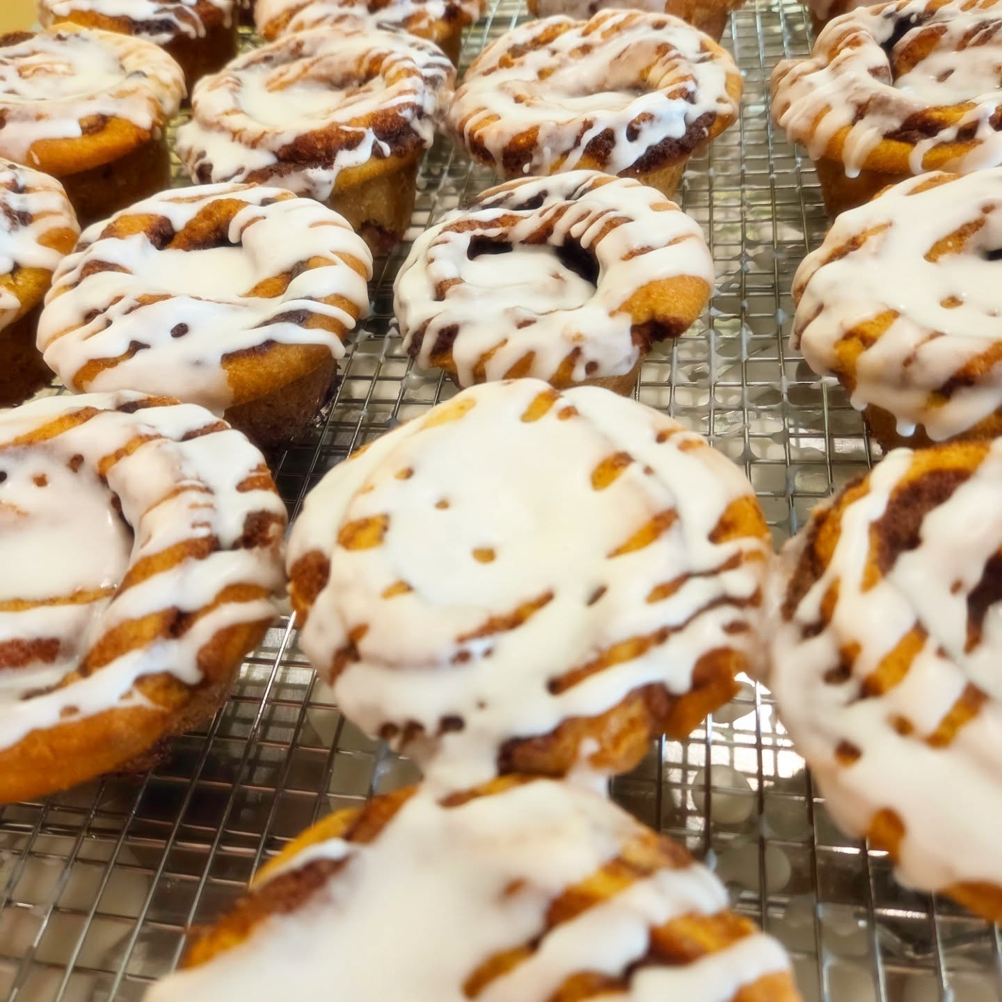 Place your pre-order by 5pm and pick it up the next day!! Check out our website www.whatthegf.ca for all of our goodies!
Pick up hours Monday-Tuesday 11am-5pm, Wednesday-Sunday 9am-5pm
#cinnamonbuns #glutenfree #preorder #whatthegf