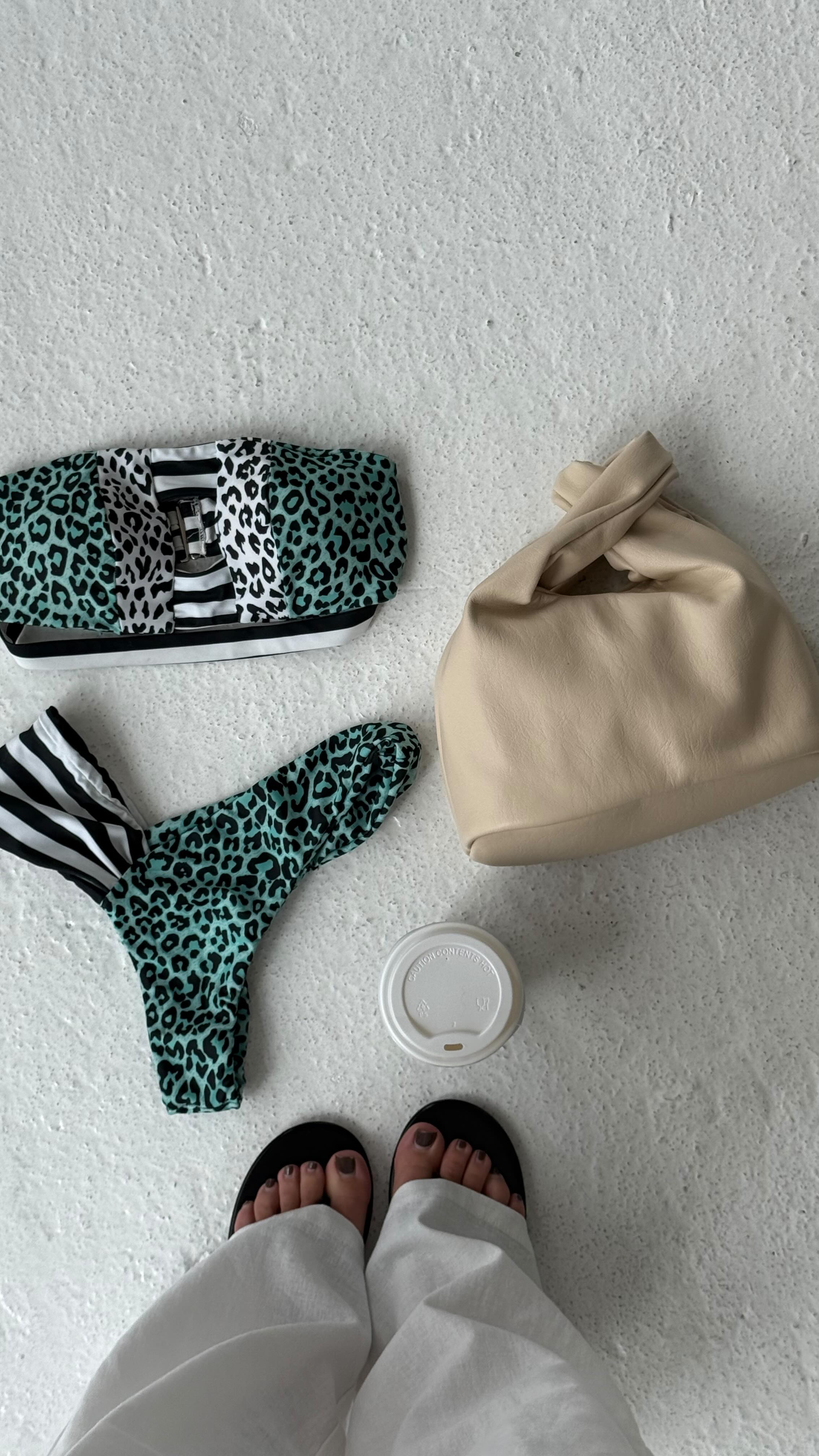 Say hello to your new favorite bikini 🤍
Our strapless Saltu bikini is designed to stand out, with buttery-soft, high-quality fabric and a fit that actually stays in place. The design is fresh, flattering and unlike anything you’ll find out there!
Comfort, style, and confidence, all in one ✨