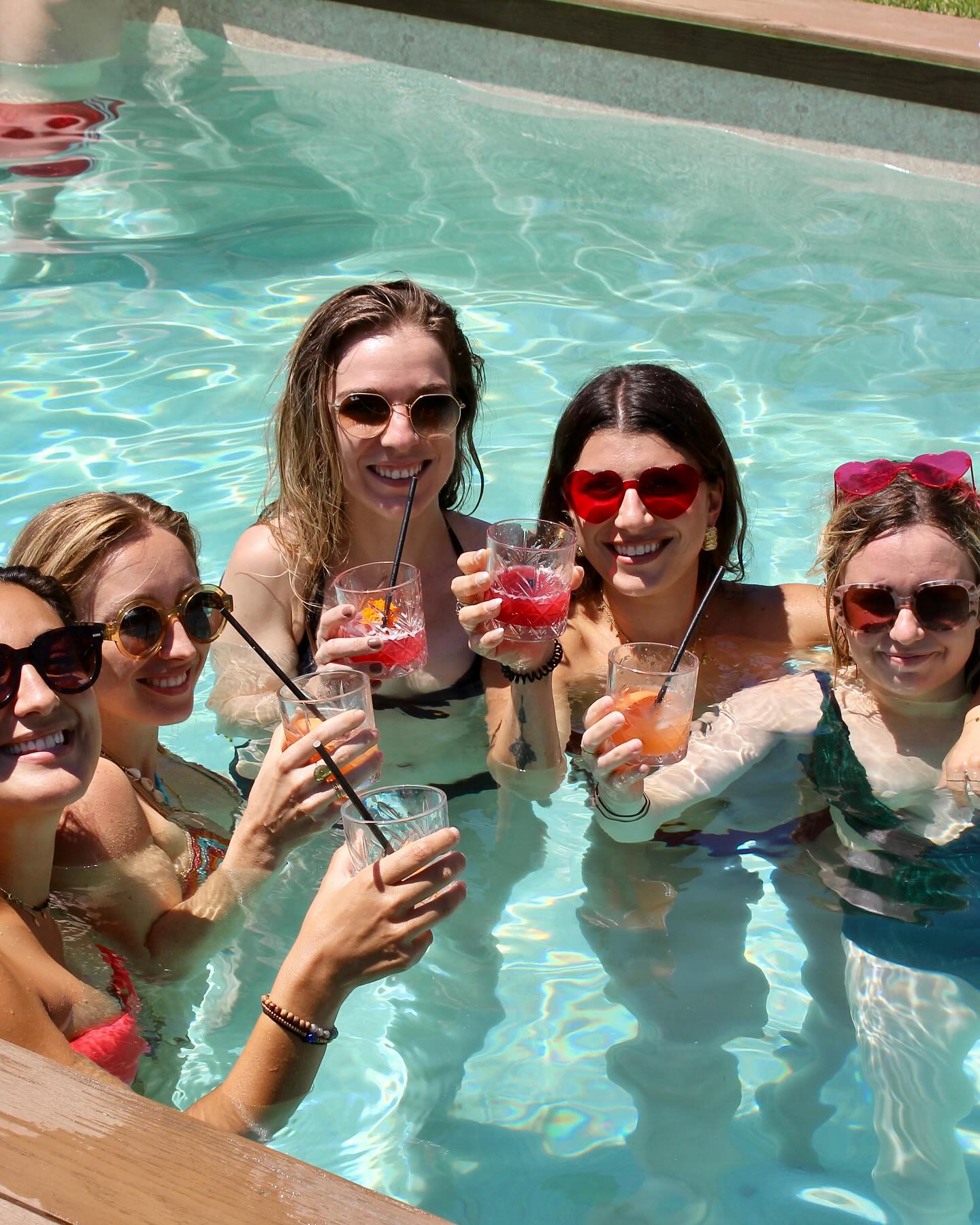 Retour sur un événement pas comme les autres ! L’anniversaire de @_benchmanon !
Qu’attendez-vous pour réserver votre prestation ?
#anniversaire #barman #barmobile #cocktailtime🍹 #summertime☀️