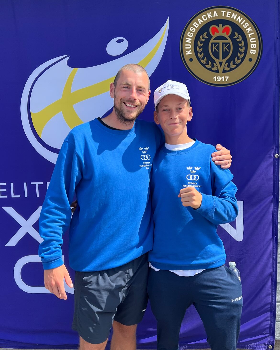 Måns Ljungkull har spelat Elite Hotels Next Gen Cup Sverigefinal. Måns gjorde ett grymt gruppspel och kom ut obesegrad, tyvärr föll han i kvartsfinalen. Totalt sett en väldigt fin tävling med många bra matcher och lärdomar inför framtiden🔥🤩 Philip var med som coach för SvTF Syd, där han hade lite extra koll på Syd’s 15-åringar💪