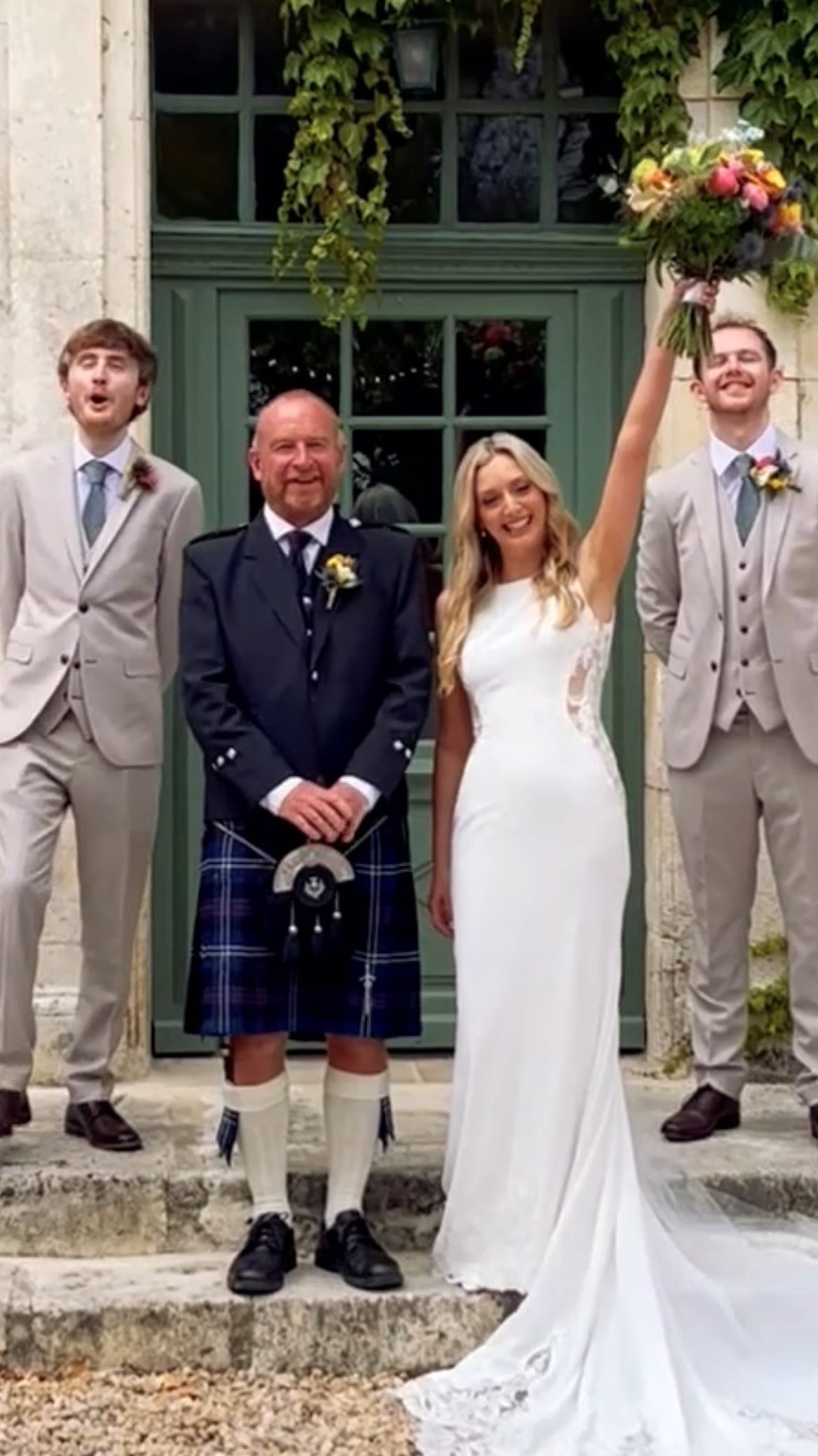 An impromptue sing along just before the gorgeous @ailiestevens_22 walks down the aisle. As her little brother said ‘I think there is alcohol involved here’ 🤣.
Filming for Memories 💛
Venue @manoirdelongeveau.
Planner @marrymoi.zoe for @marrymeinfrance with @vshernock13.
Content creator @liz_gascon for @iwedfilm.
Second shooter @rainymils.
Makeup @skin23_mua.
Hair @weddinghairdordogne.
Flowers @lesfleurscoupees.
Food @amyfrancis55.
Dress @jscouture_bridal_
#weddingfrance #contentcreatorfrance #weddingphotographerdordogne