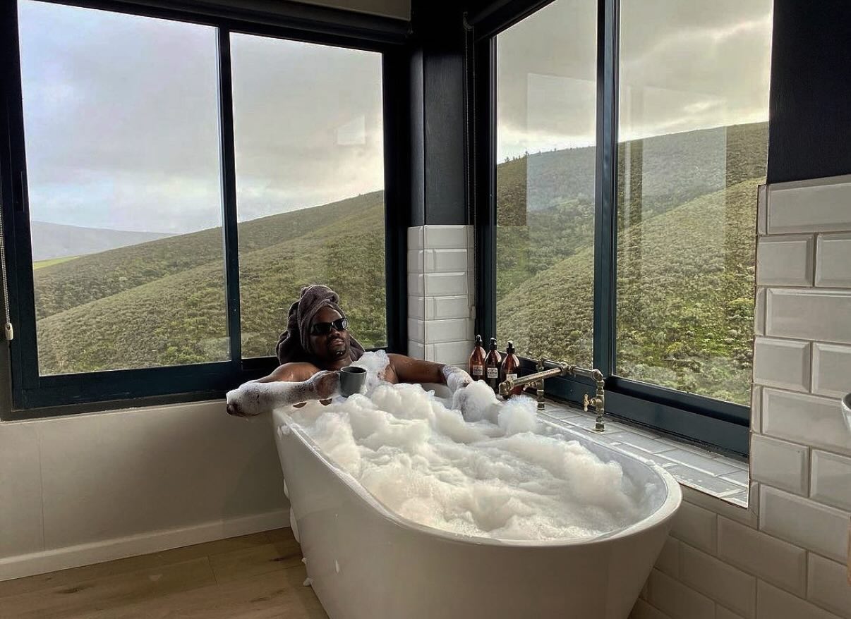 Ultimate relaxation.
-
#copiaecocabins #copiacabin #containercabin #bathtime #relaxation #getaway #westerncape #cabinlovers
📷 @drmusamthombeni