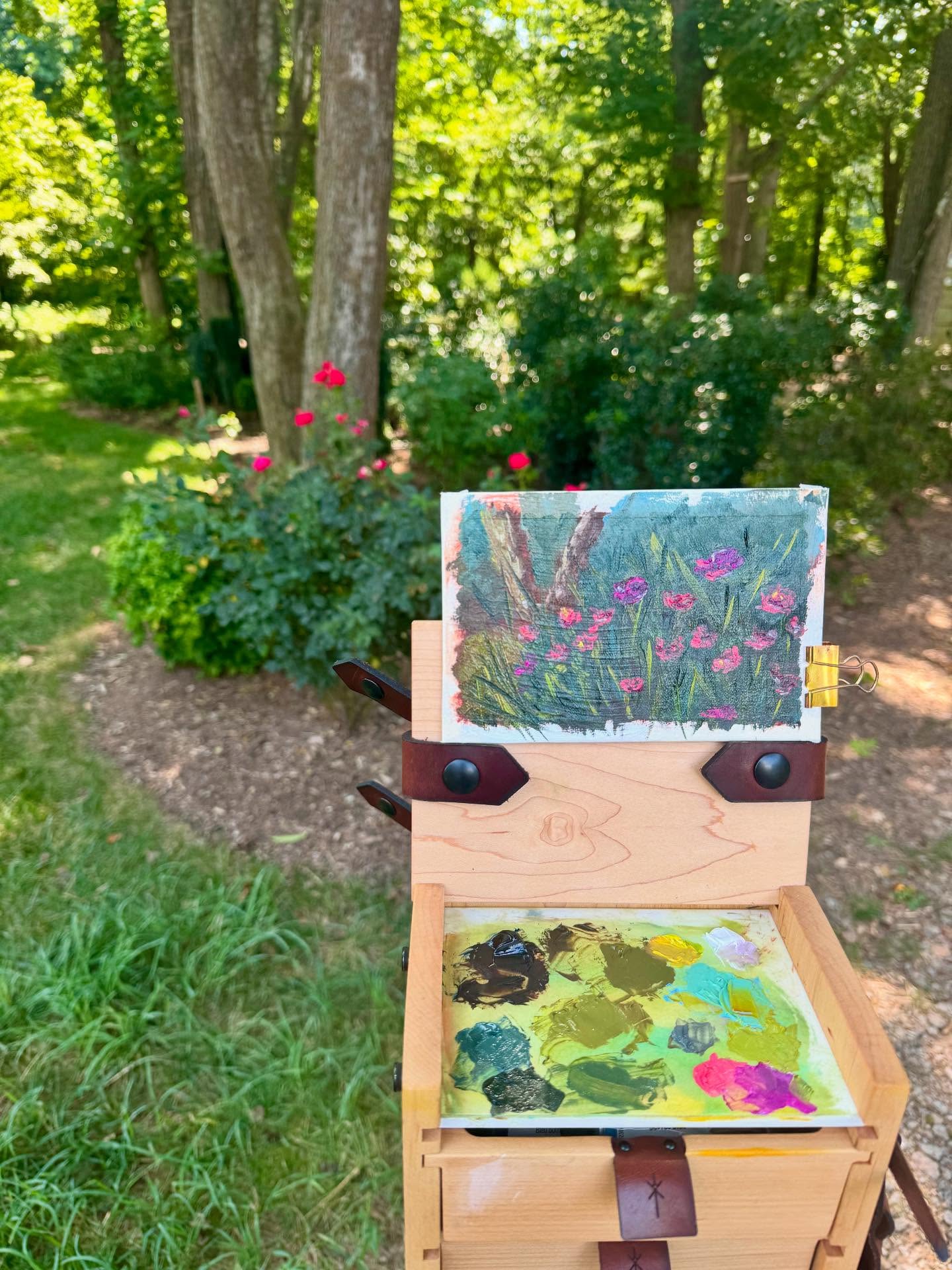 Had so much fun painting this morning!! This little guy went through several stages before winding up here lol
Plein air
Oil on canvas board
4x6