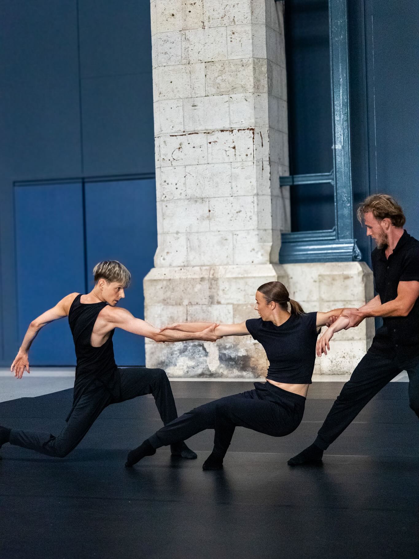 Ce bonheur de remonter sur scène avec cette team 🫶
(Re) Write de @azothdancetheatre
📸 @agence.sunshine ☀️
#danse #dancer #azothdancetheatre #bloisdanse #agencesunshine