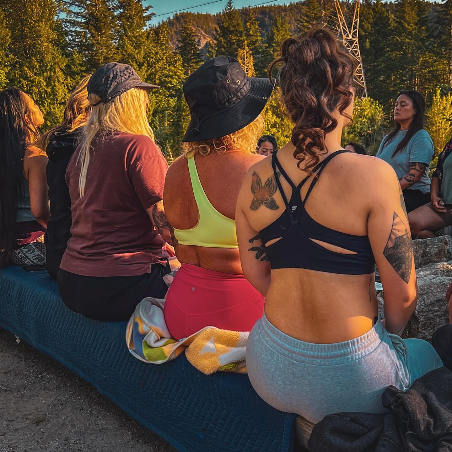 Morning breaths with @_anniedinovo_ and cold plunges with @brittany.sarah.oquinn might be the best ways to wake up 💕