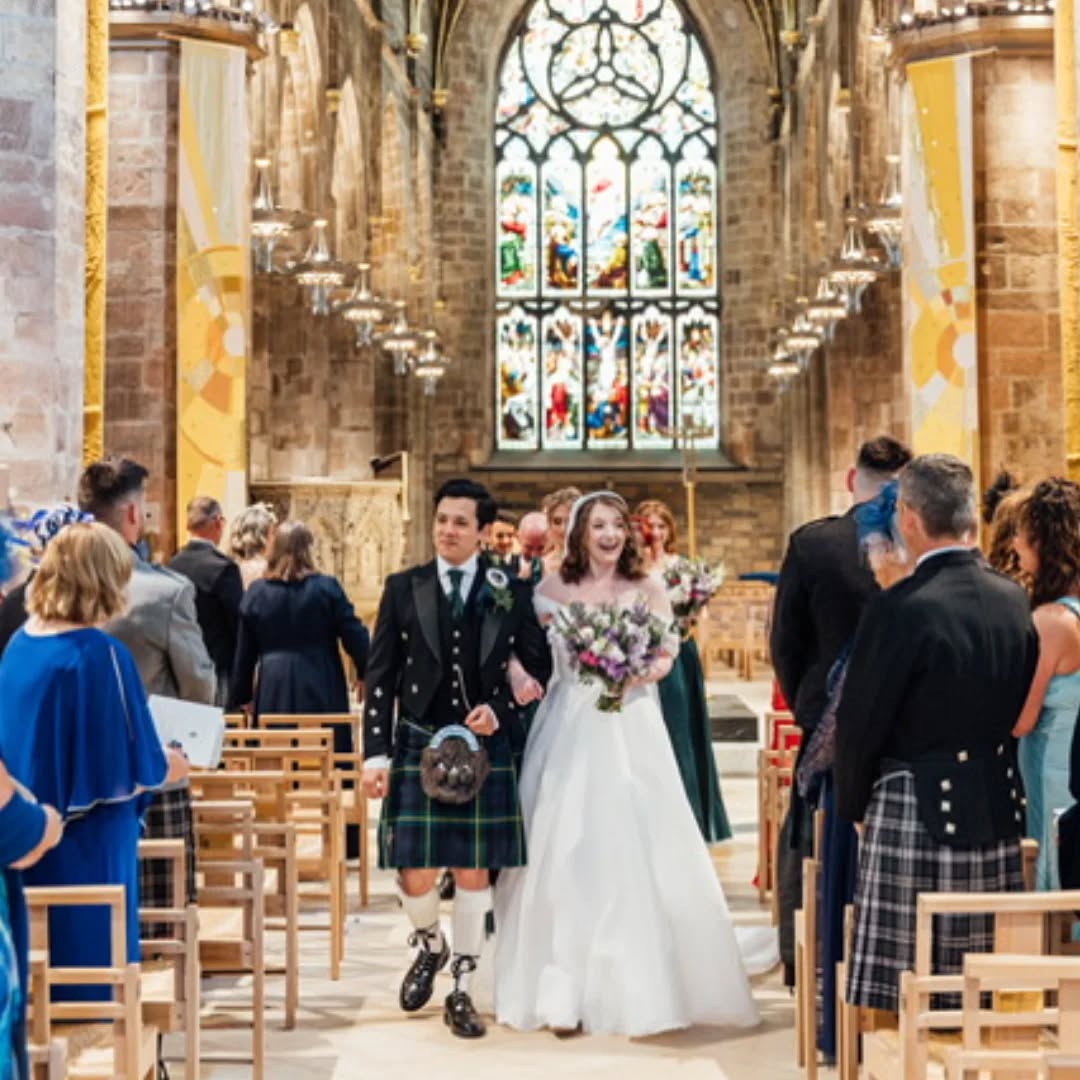 Delighted to receive E&T's beautiful photos and kind words 'We just wanted to take a moment to sincerely thank you for the incredible job you did with the flowers for our wedding day. The day was absolutely beautiful, and your stunning arrangements truly made it even more special. We couldn't have asked for a better person to bring it to life. Your creativity, professionalism and kindness meant so much to us throughout the whole process' thank you E&T it was a pleasure 💕xx #lovelyclients #,happy florist #weddingfloristedinburgh #weddingflowersedinburgh #scottishsummerwedding #stgilescatbedralwedding #thedignetlibrarywedding #stockbridgeflowercompany #bridalbouquet